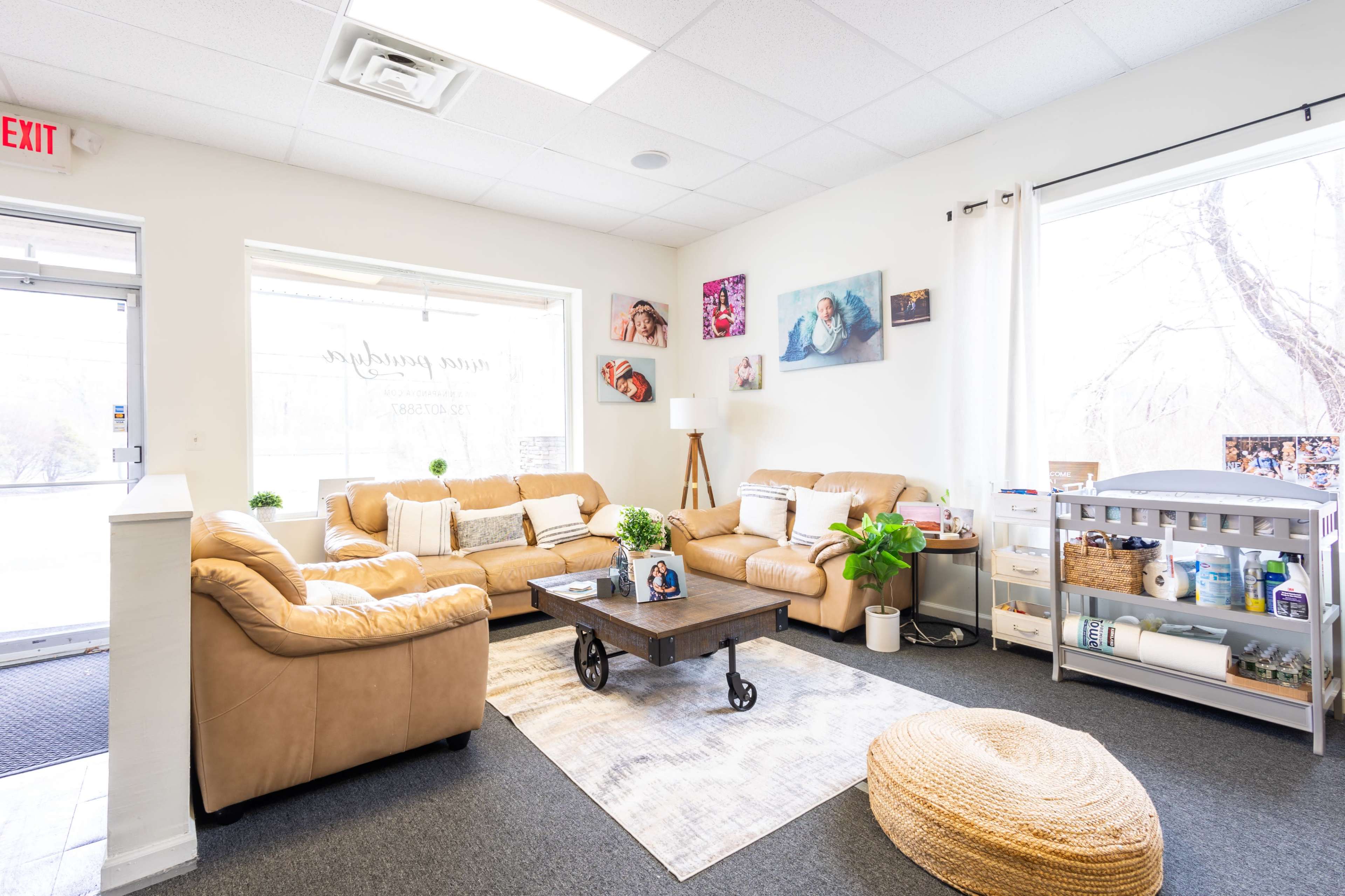 Spacious 1200 SF Studio with lots of natural light and high ceilings. Attached bathroom. Image in Windsor, Robbinsville, NJ