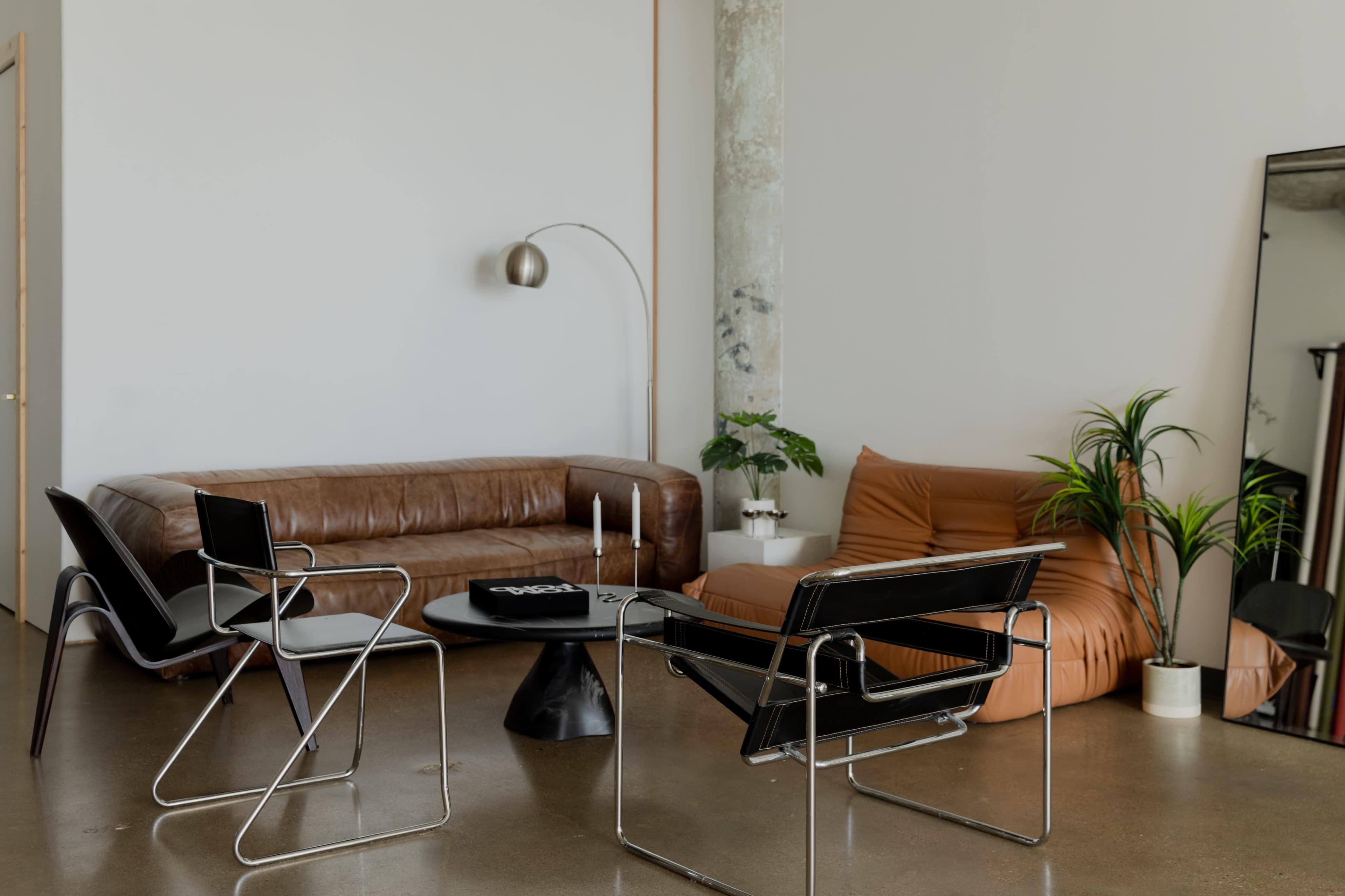 Bridgeport Natural Light Photography Studio | Mid-Century Modern Furniture | Tall Ceilings | South-Facing Windows Image in South Side, Chicago, IL