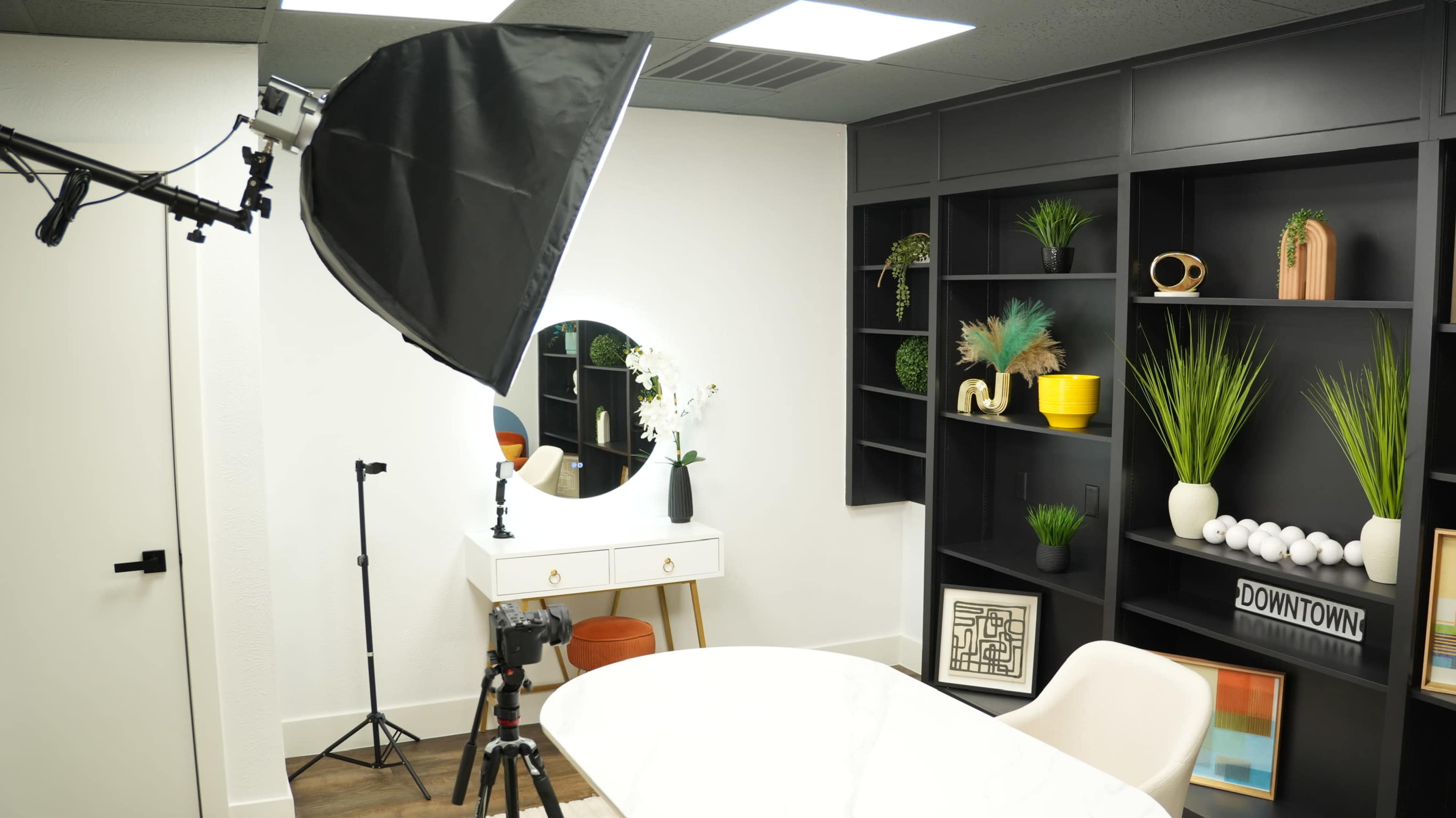 Luxury 3-in-1 Content Creation Studio (Podcasting, Branding, Events, Workshops, Photography, etc. Image in Central Arlington, Arlington, TX