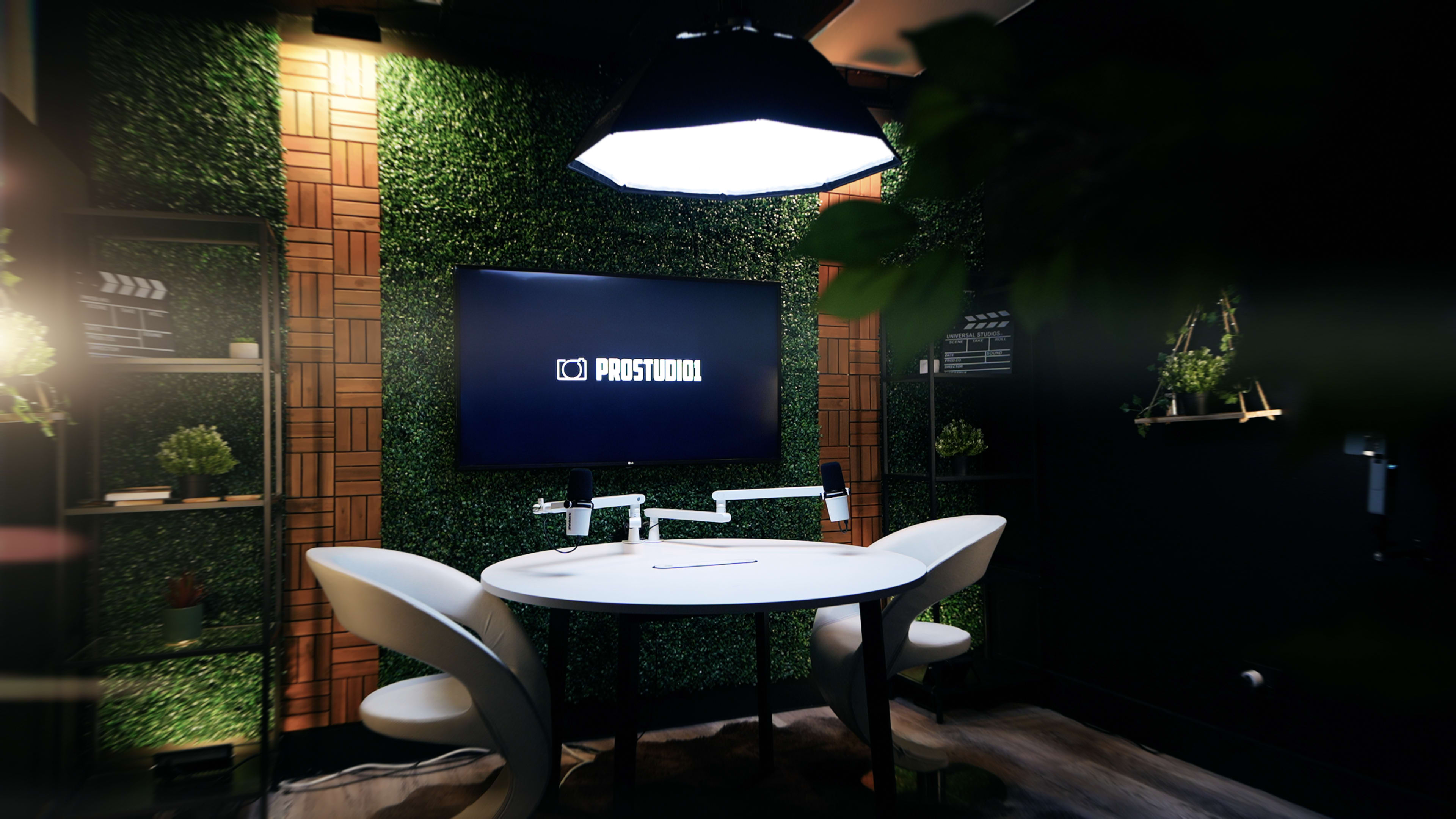 Podcast & Photo Studio with Cinematic Vibes in Hollywood, FL Image in Royal Poinciana, Hollywood, FL