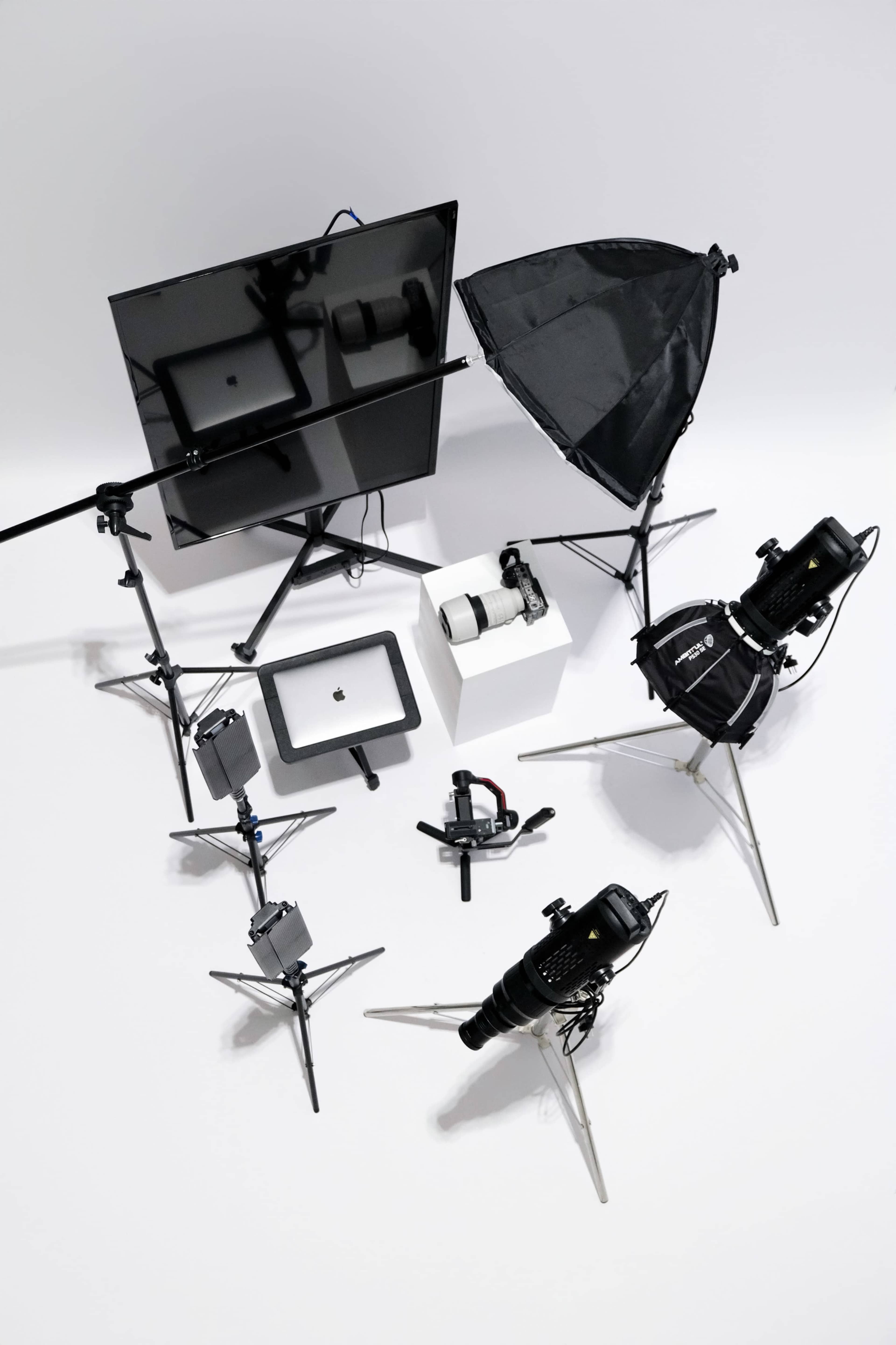 Professional Loft photo studio with Natural light/high ceiling Image in Richmond, richmond, BC