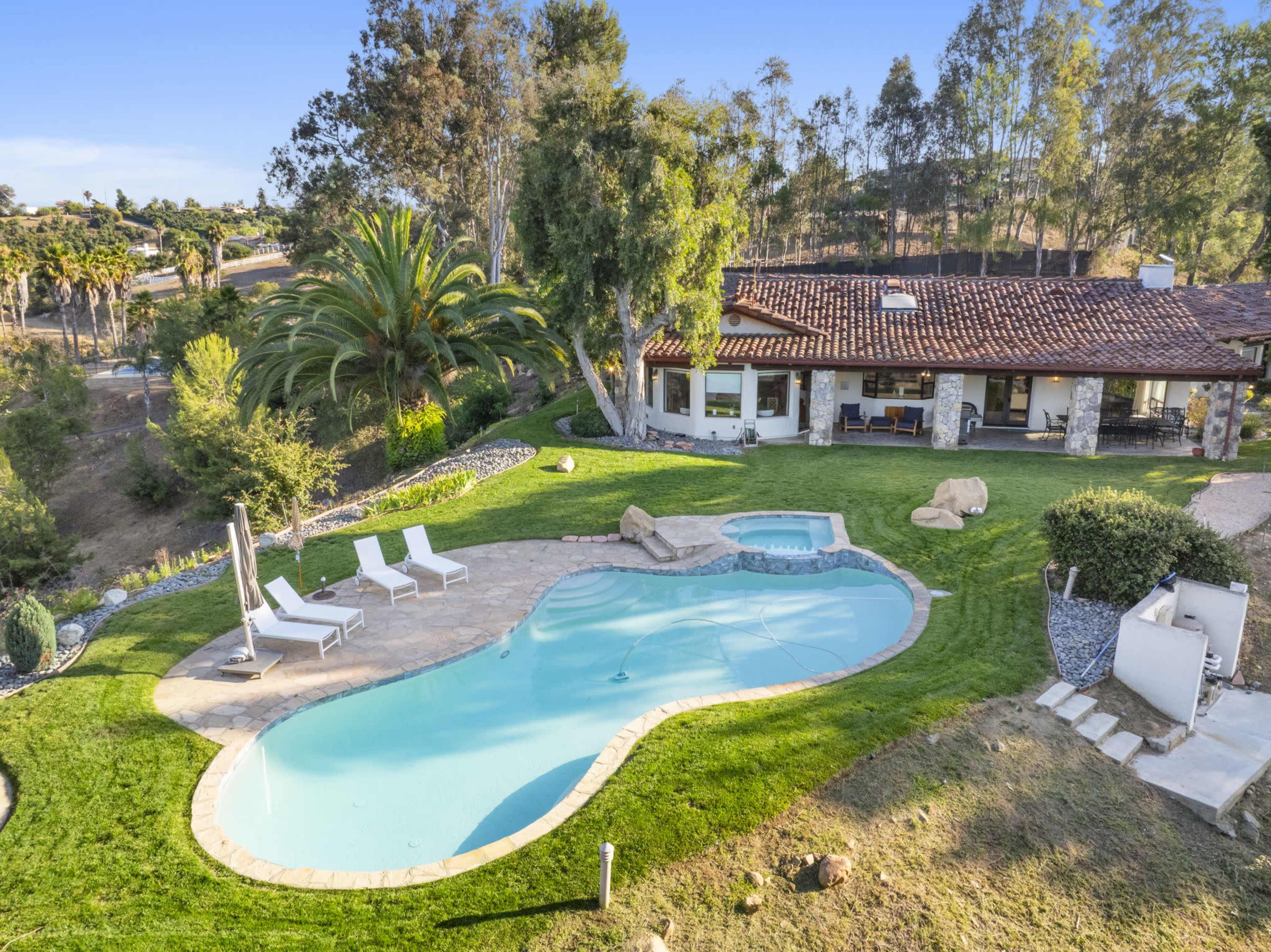 Casa Via Zara - Hilltop Estate with Pool, Pickleball Court and Avocado grove Image in , Fallbrook, CA