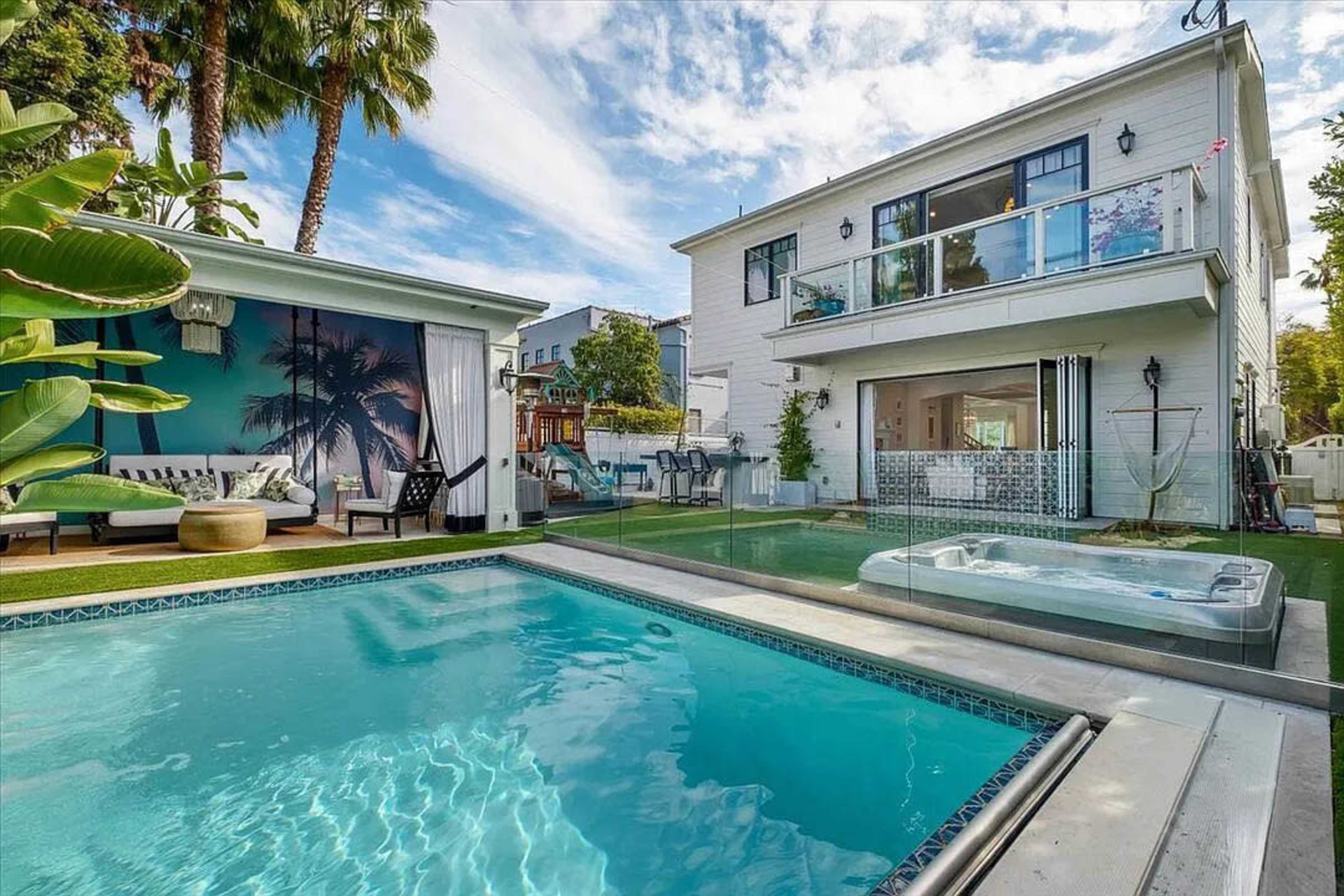 Luxury Mid-City Estate: Resort Pool, Theatre & Bar for Corporate Events Image in Beverly Grove, Los Angeles, CA