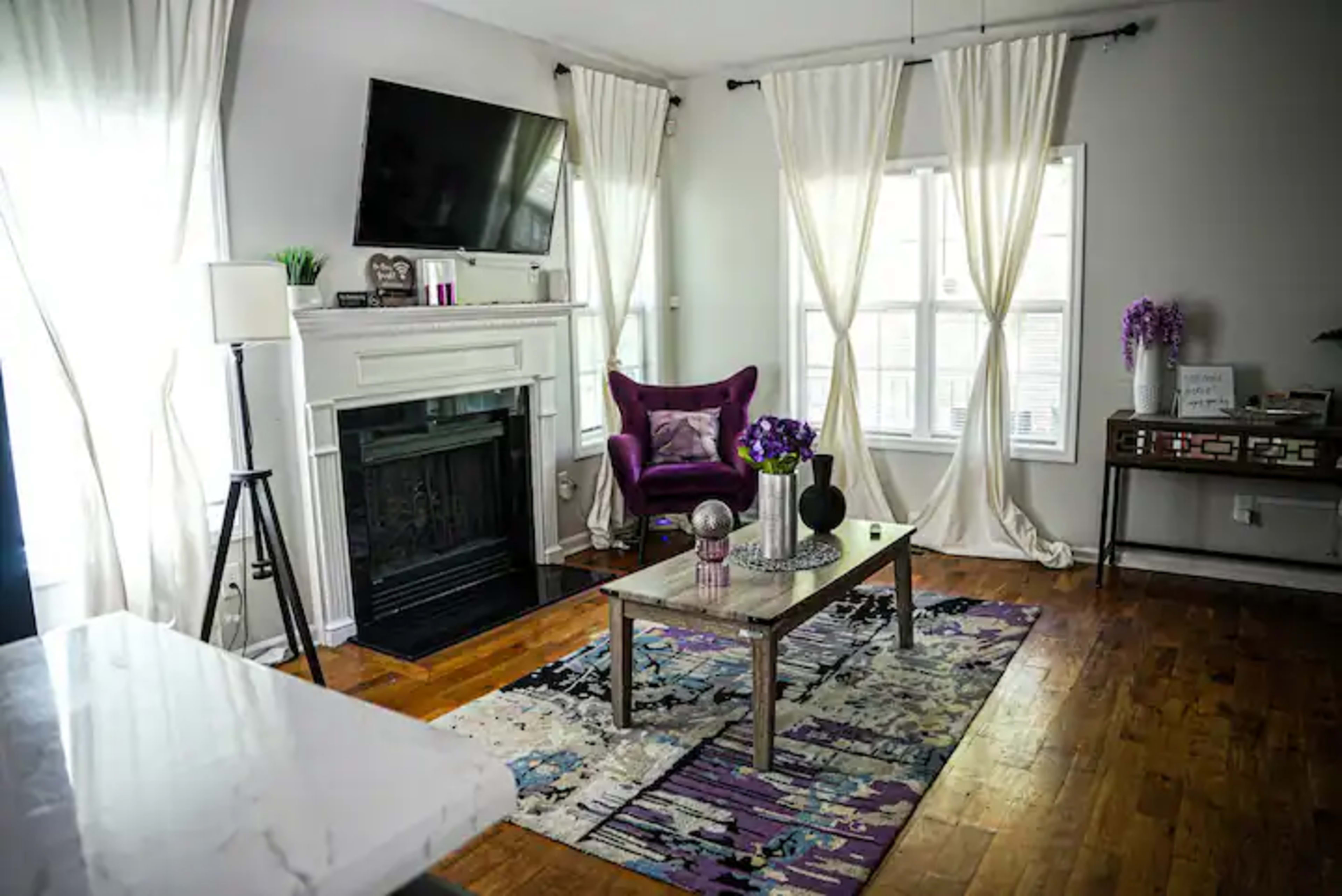 Stylish Abode of Atlanta Image in Venetian Hills, Atlanta, GA