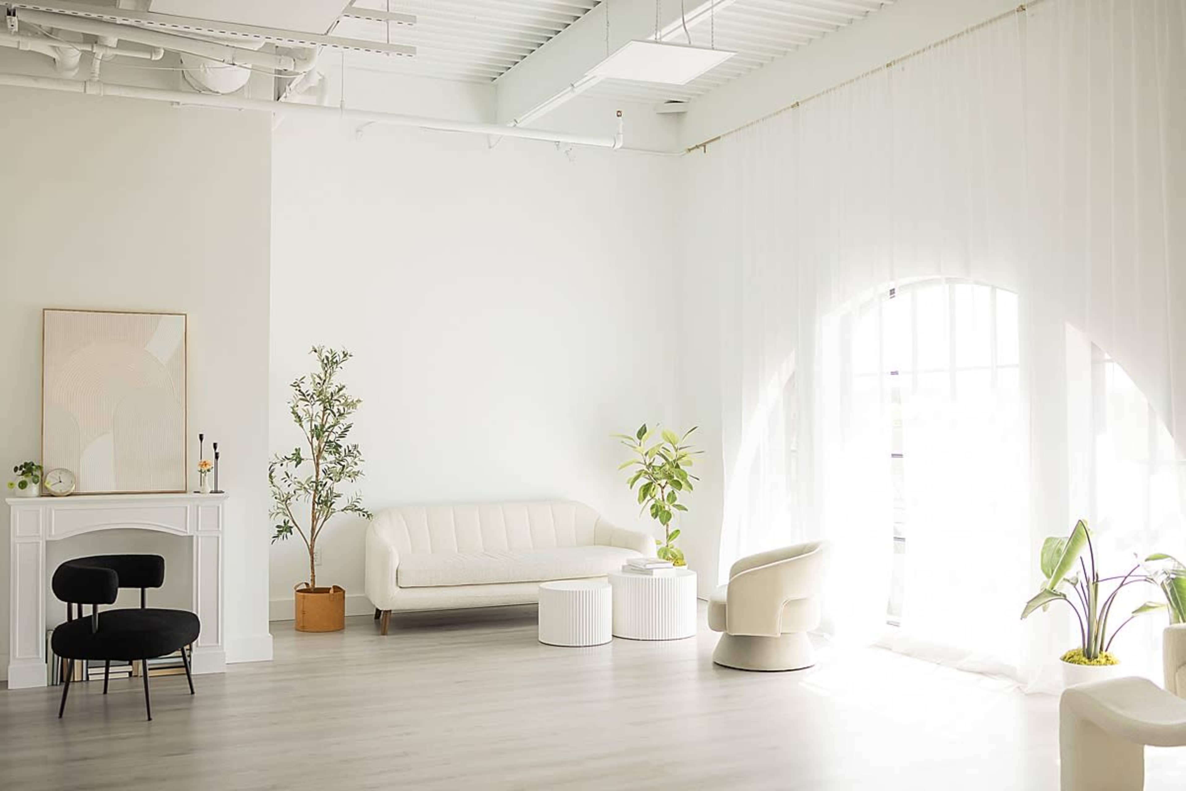 Light-Filled Alpharetta Loft with Iconic Arch Windows Image in Milton, Alpharetta, GA