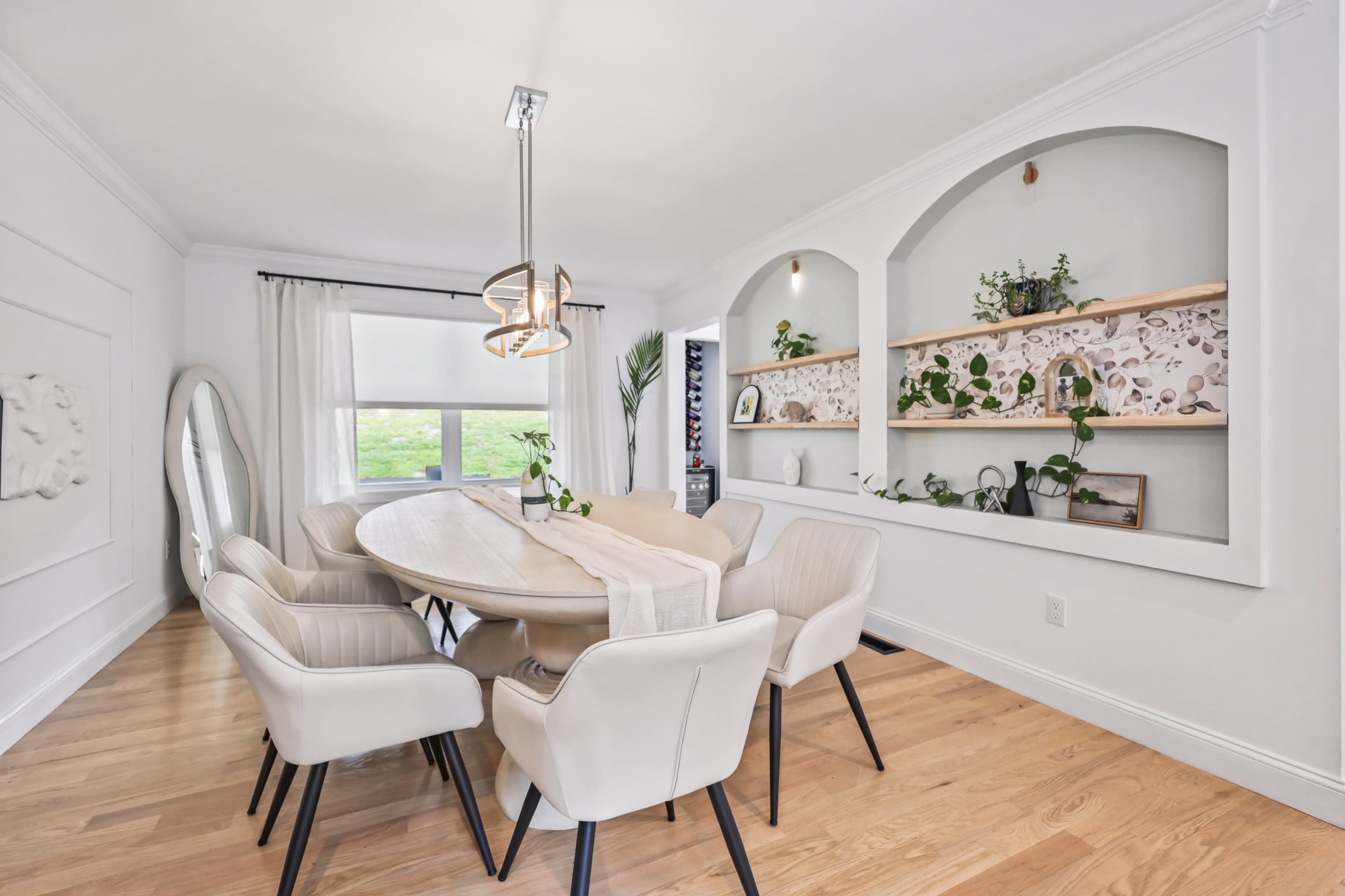 Roomy Colonial- Seasonal Lake Views Image in Wolcott, Wolcott, CT