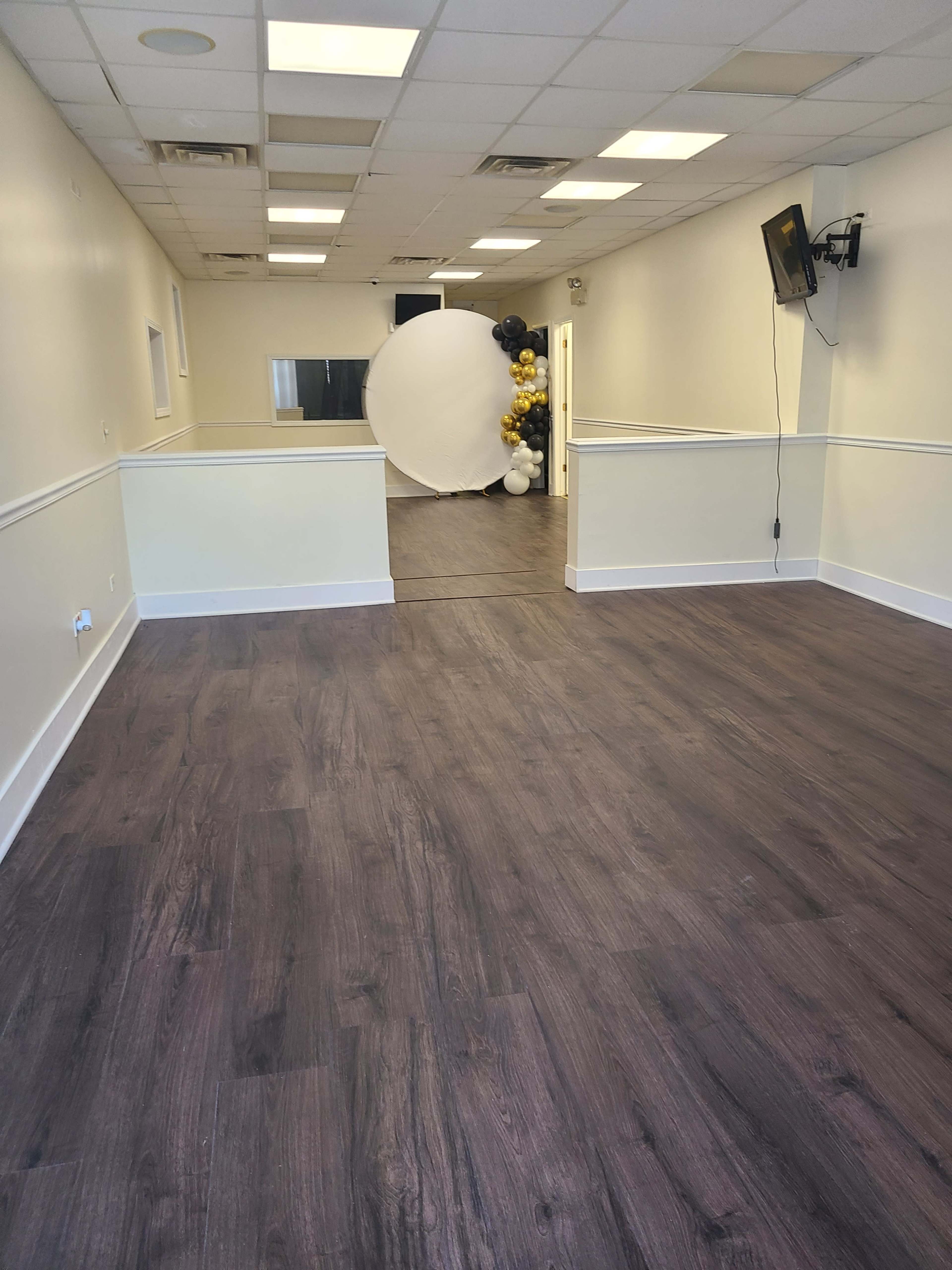 Open Concept Location and Creative Studio Image in South Side, CHICAGO, IL