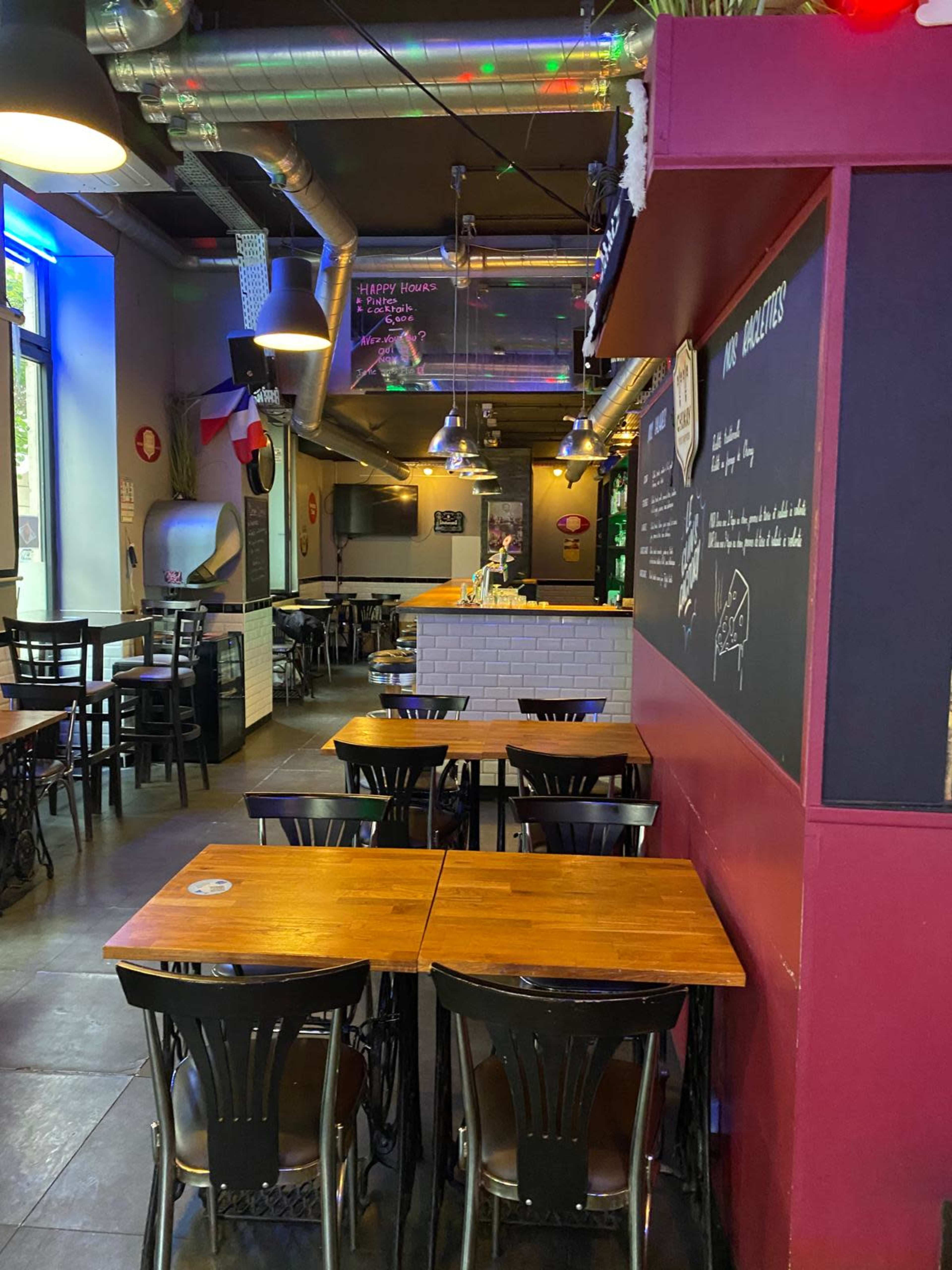 Bar, Pub, industrial style Image dans , Maisons-Alfort, 