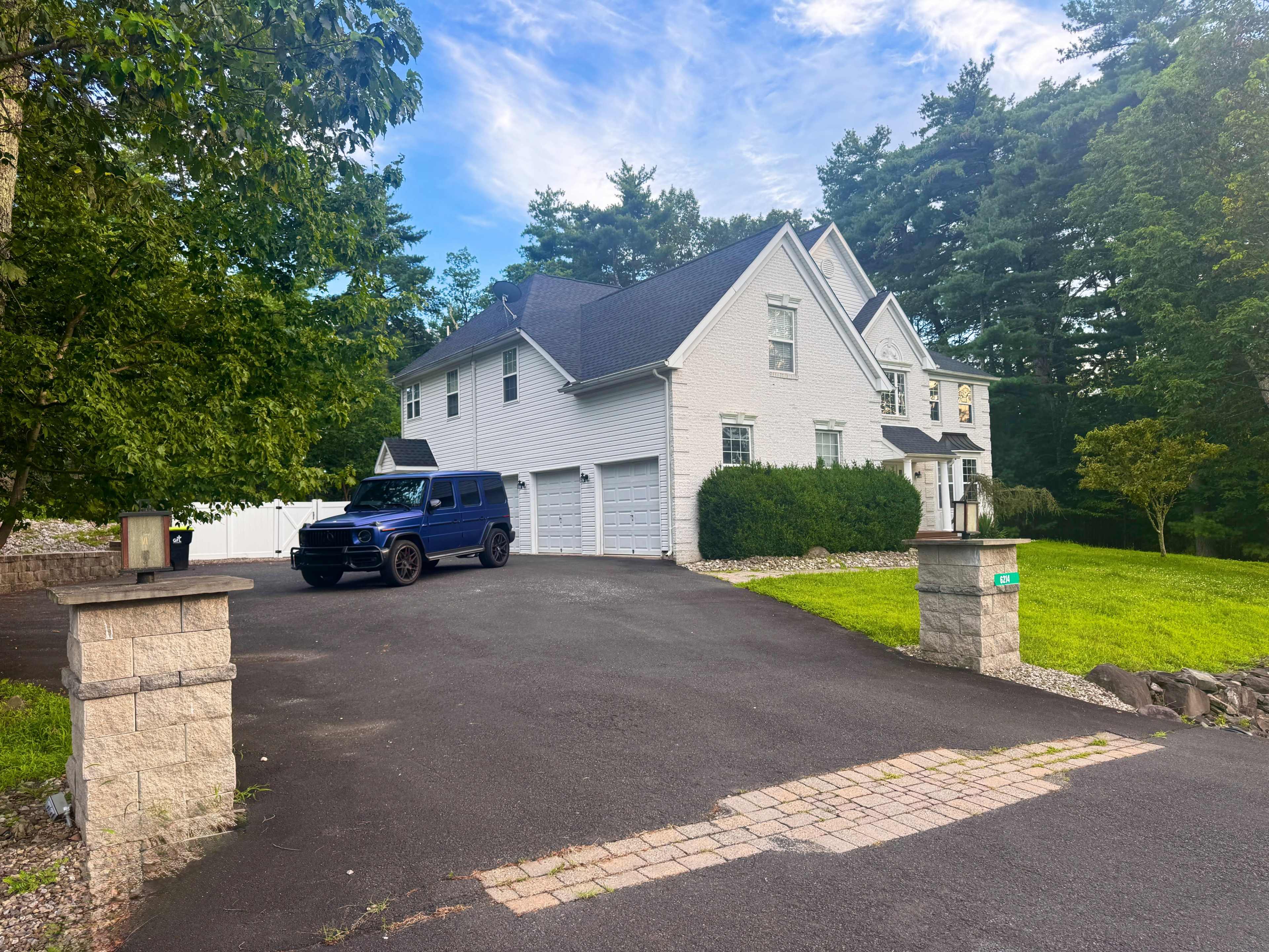 HotTub-KingSuite-Chefs Kitchen-FencedYard-GameRoom Image in Stroud Township, East Stroudsburg, PA