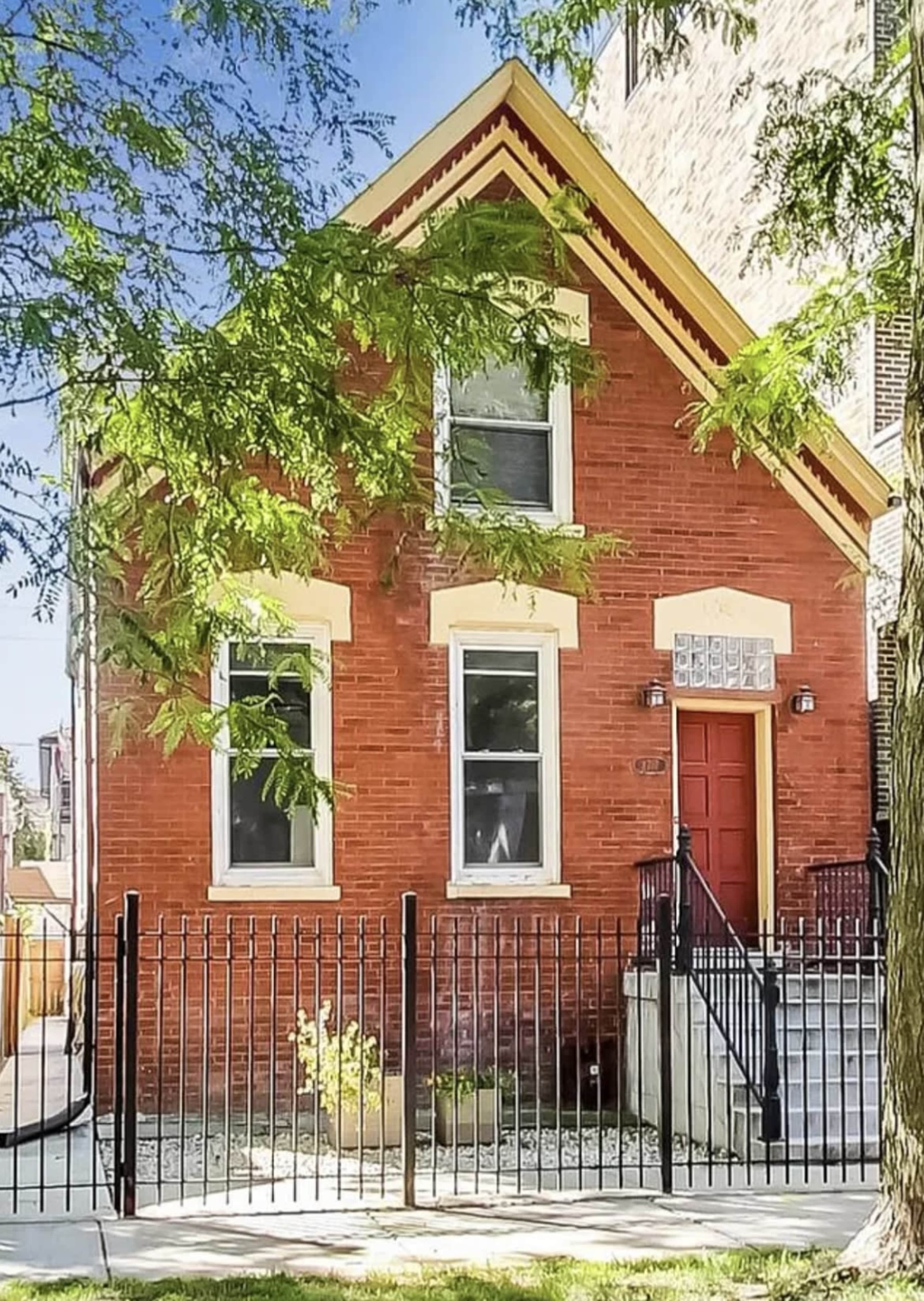 Three Story Unique/Eclectic/Colorful Chicago Single Family Home Image in West Town, Chicago, IL