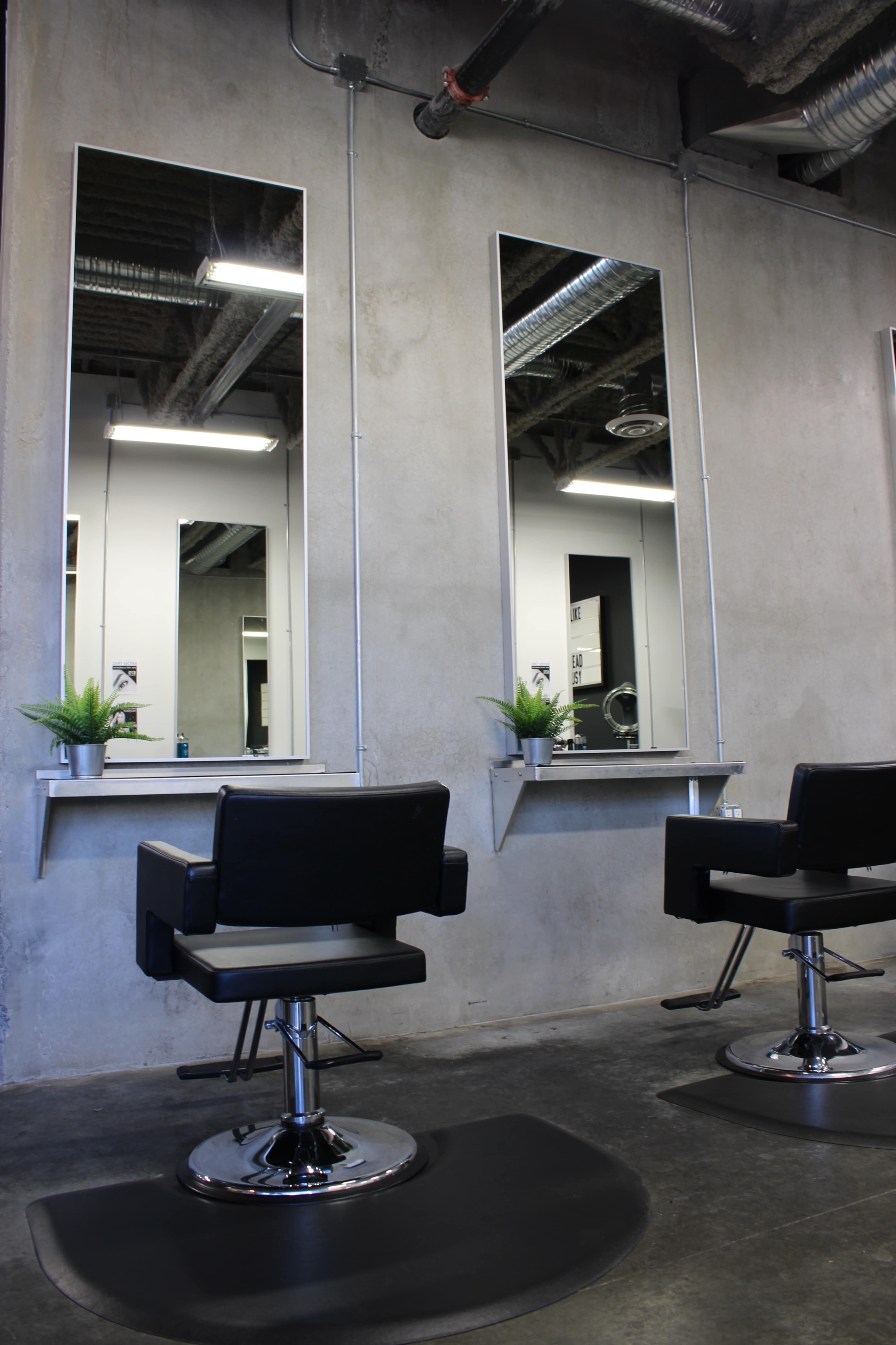 Modern, Industrial chic, studio Image in Cloverdale, SURREY, BC