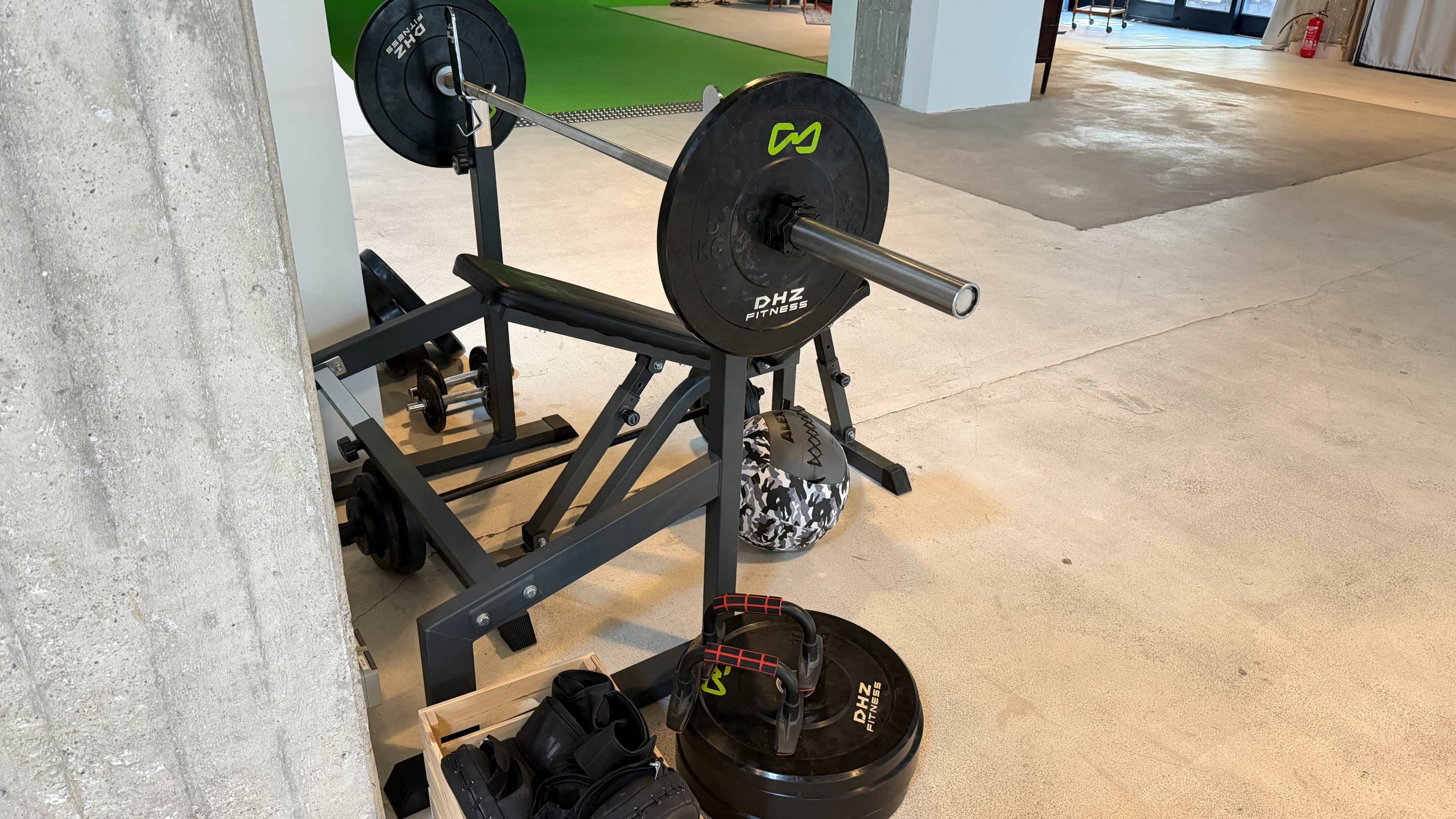 Sport & Fitness Set (Concrete/Beton Loft) in Berlin-Charlottenburg Image in Wilmersdorf, Berlin