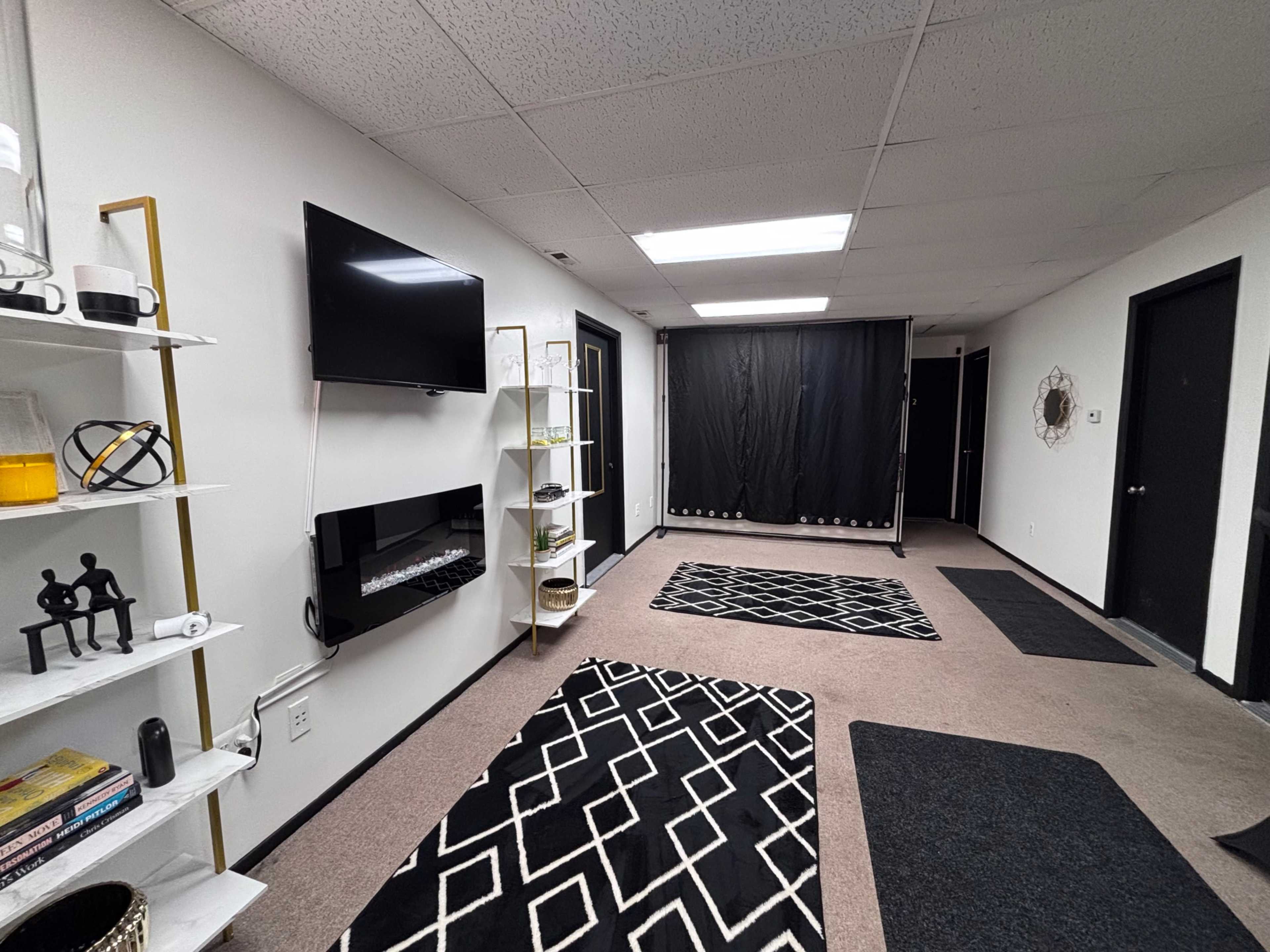 Stylish and Versatile Space for Your Next Event! Perfect for Private Gatherings, Pop-Up Shops, Workshops, and More! Image in St. Clair Shores, St. Clair Shores, MI