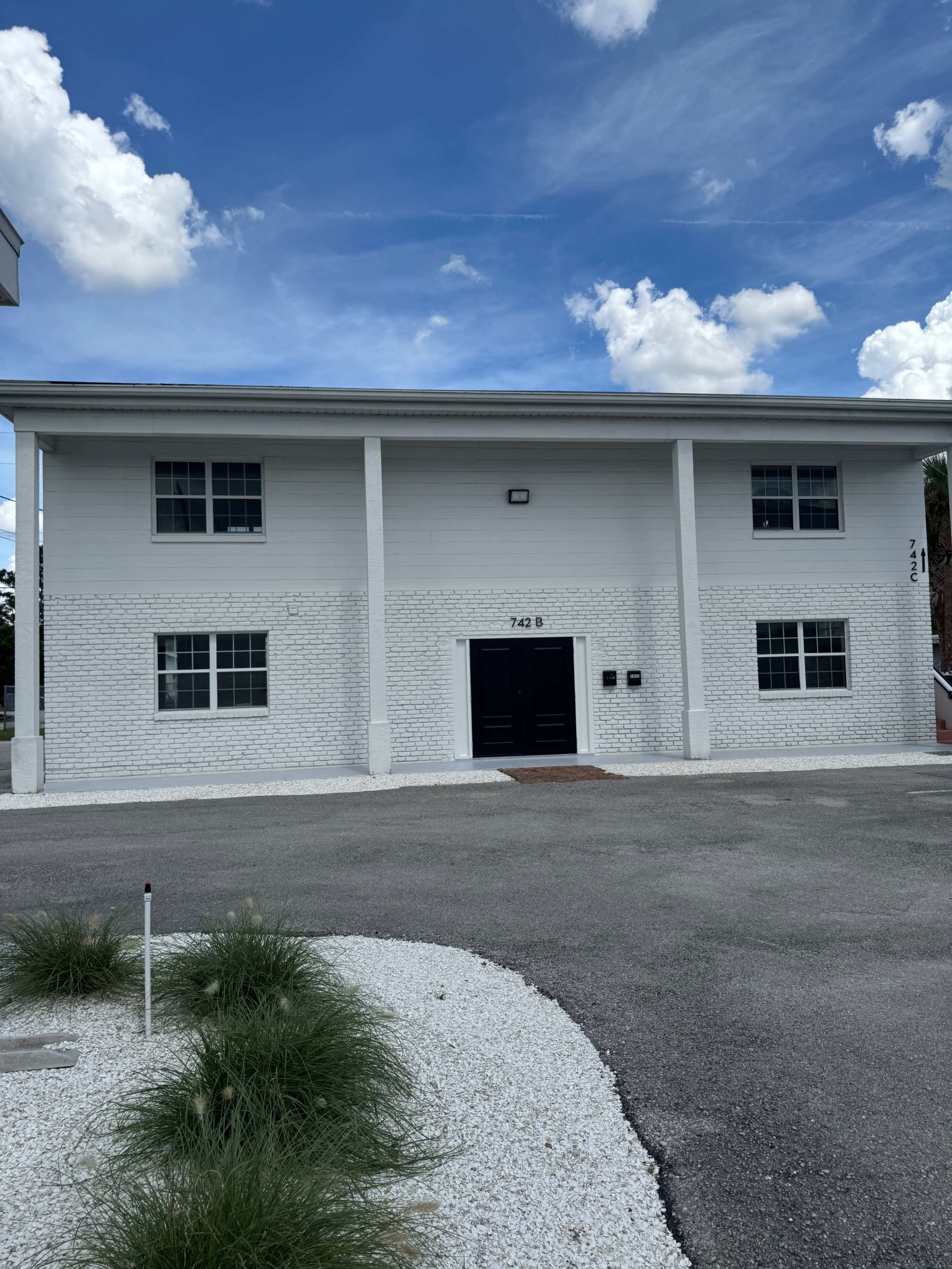Timeless White Brick Studio Image in Winter Park, Winter Park, FL