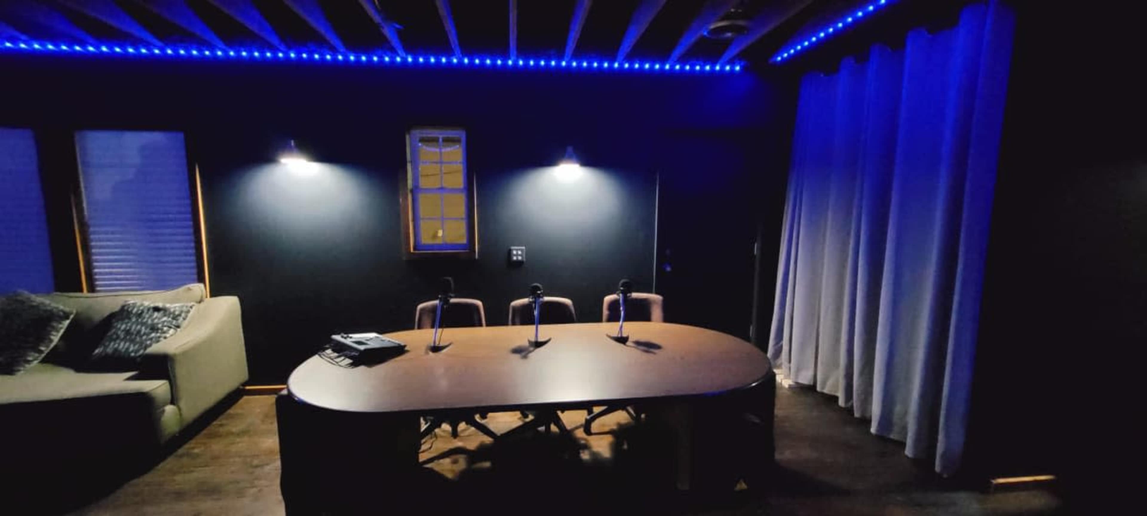 Professional TV Set, Podcast Studio, Photo Studio, Audio Recording Studio & Meeting Space! Image in Proviso Township, Forest Park, IL