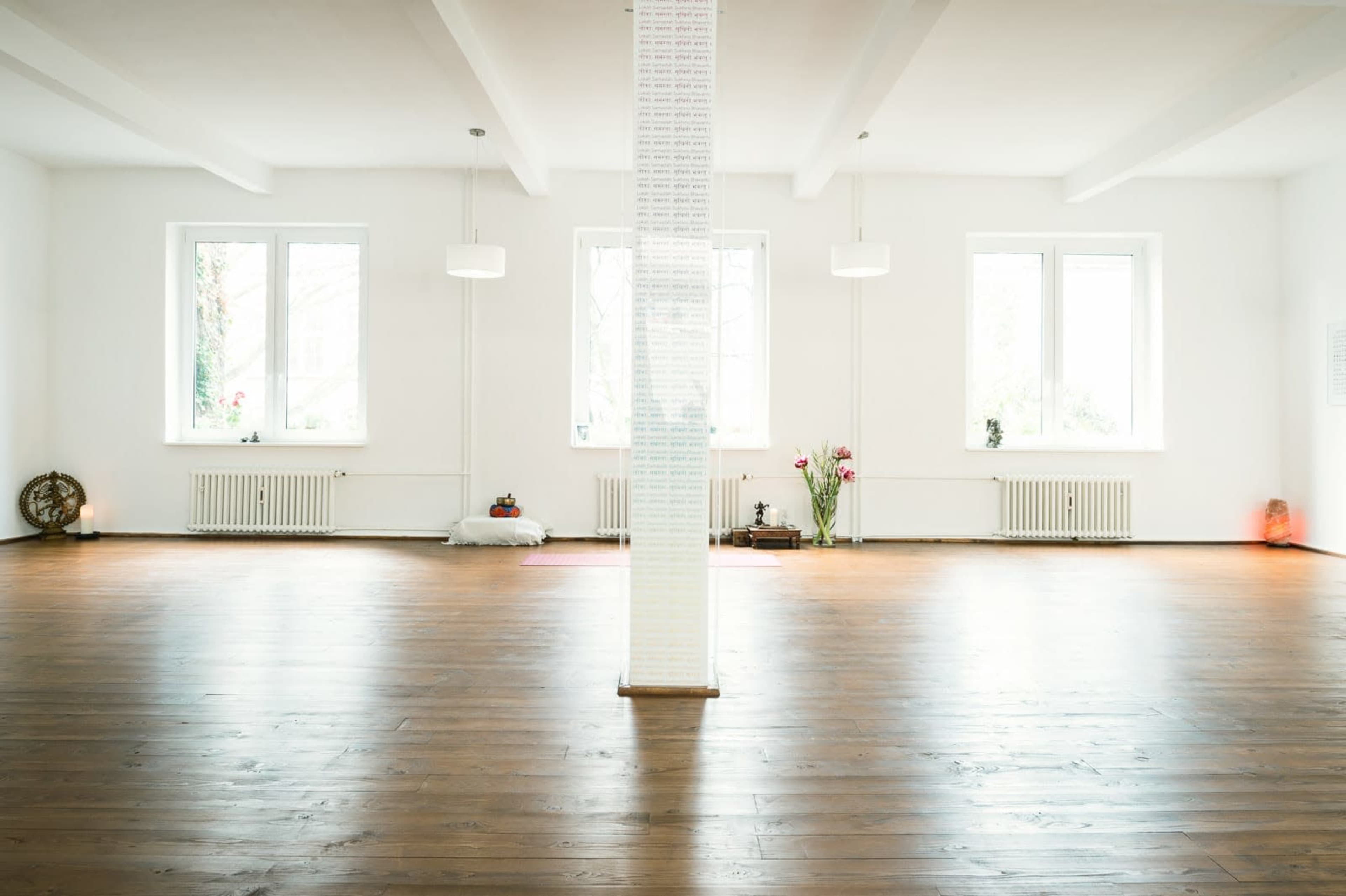 Top ausgestattetes Loft - Eventlocation für Yoga, Trainings, Workshops - modern, freundlich und top angebunden Bild in Düsseldorf-Friedrichstadt, Düsseldorf, 