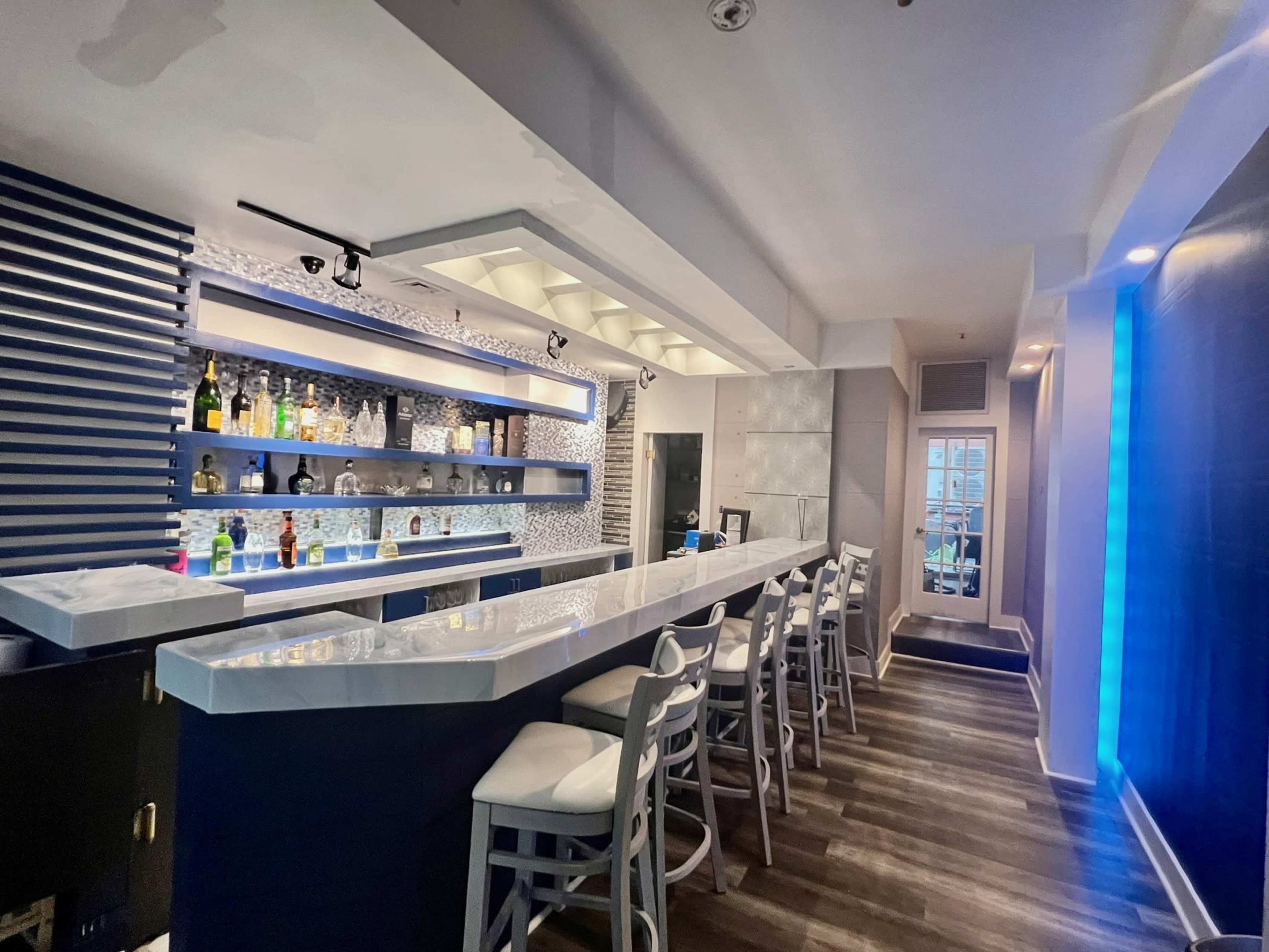 Sutton Bar Image in Midtown Manhattan, New York, NY