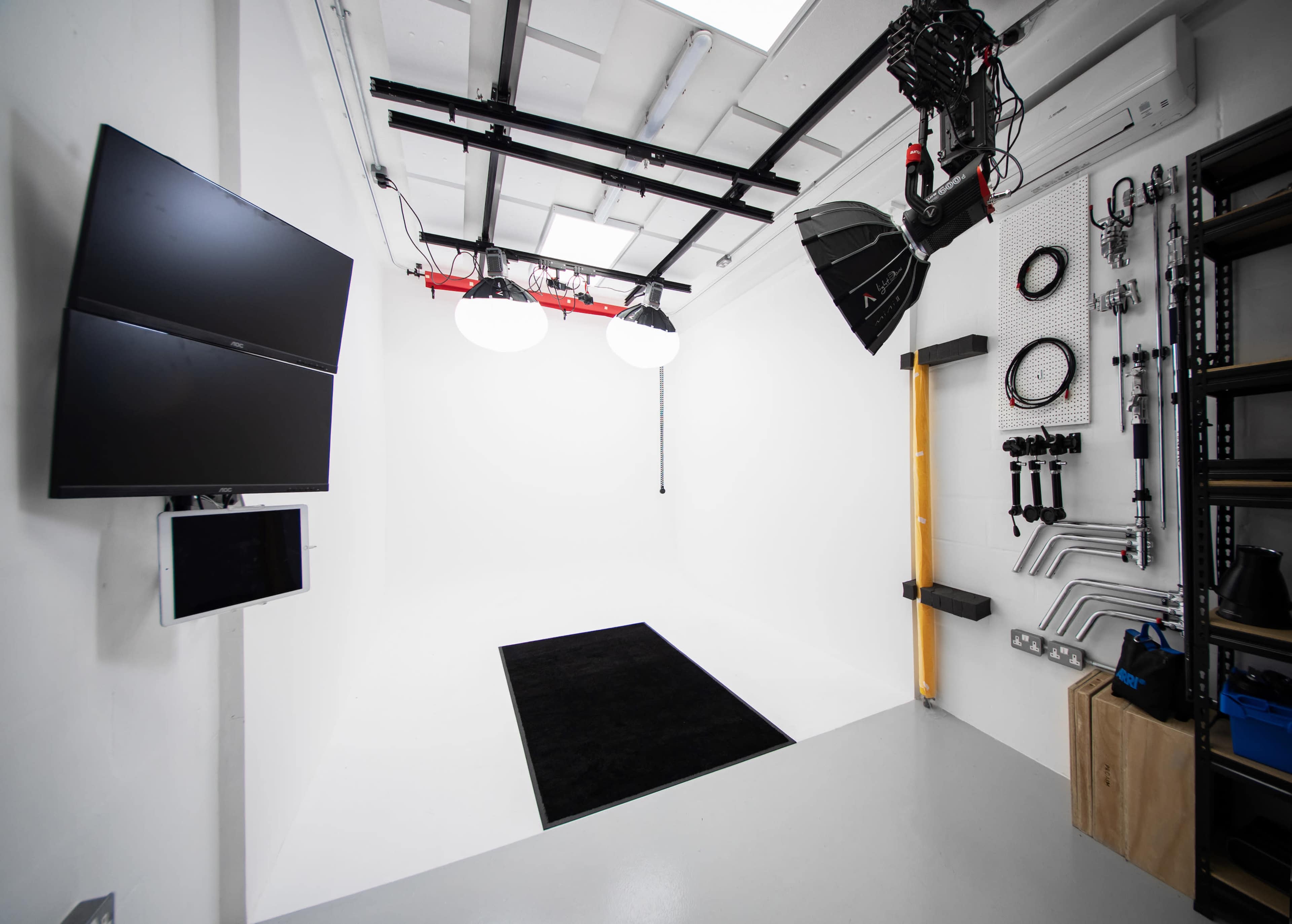 Photo Video Studio | Infinity Cove Image in St Philip's Marsh, Bristol, ENG