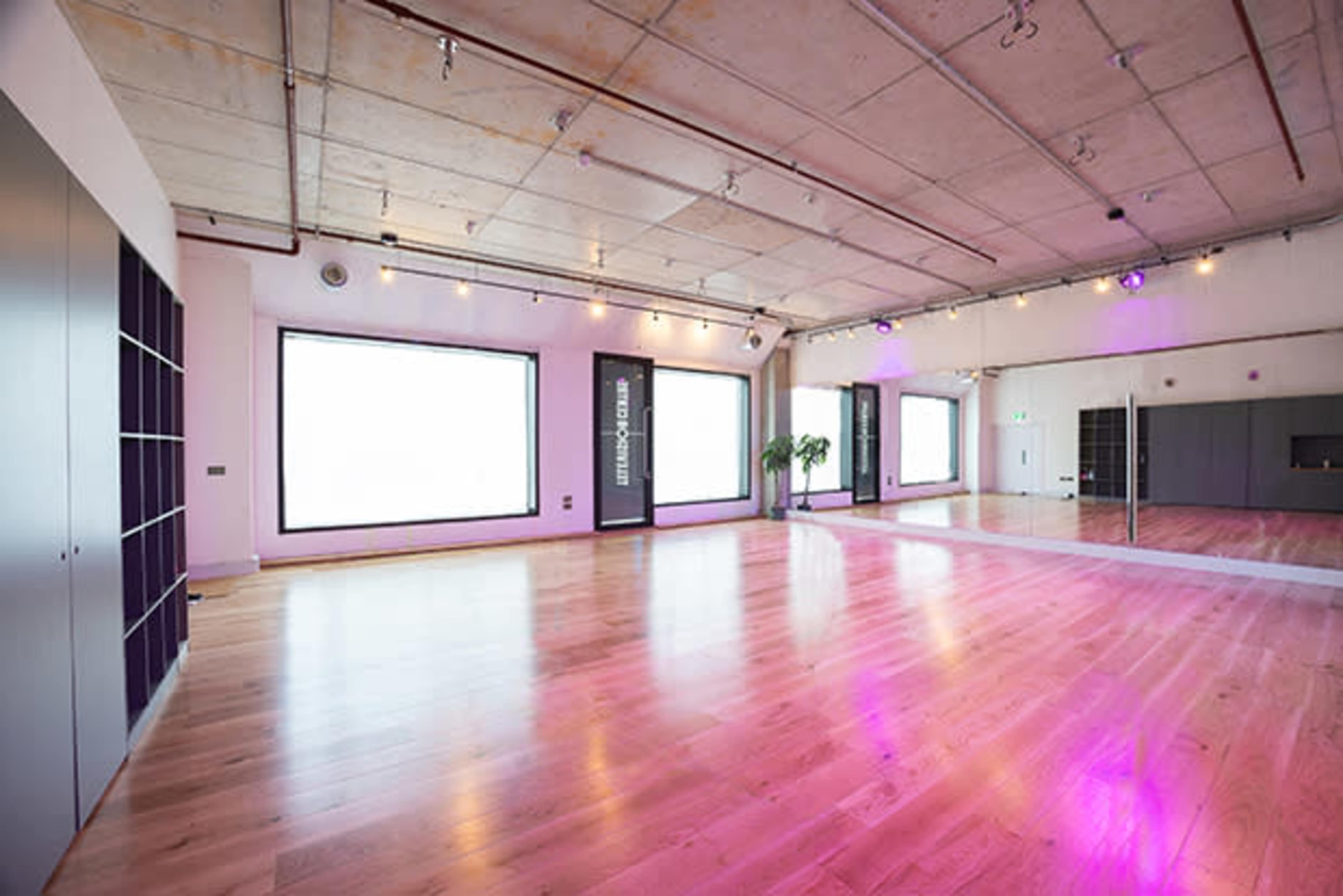 Bright and Beautiful Dance Studio |From £80 p/h| Perfect for Photo Shoots and Filming - S1 Image in Shepherd's Bush, London, ENG