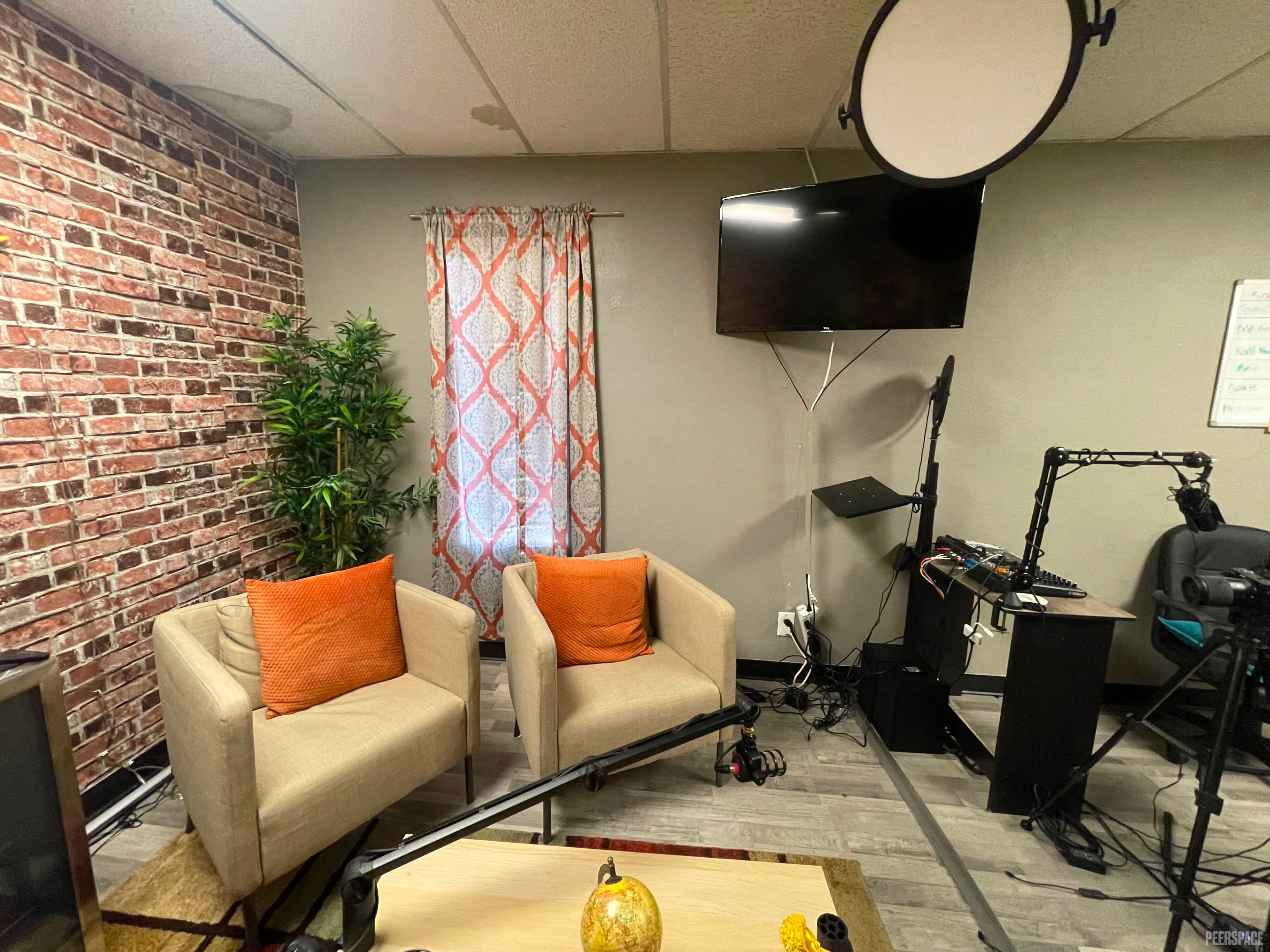 Professional Podcast Recording and Live Streaming Image in Winchester, Las Vegas, NV