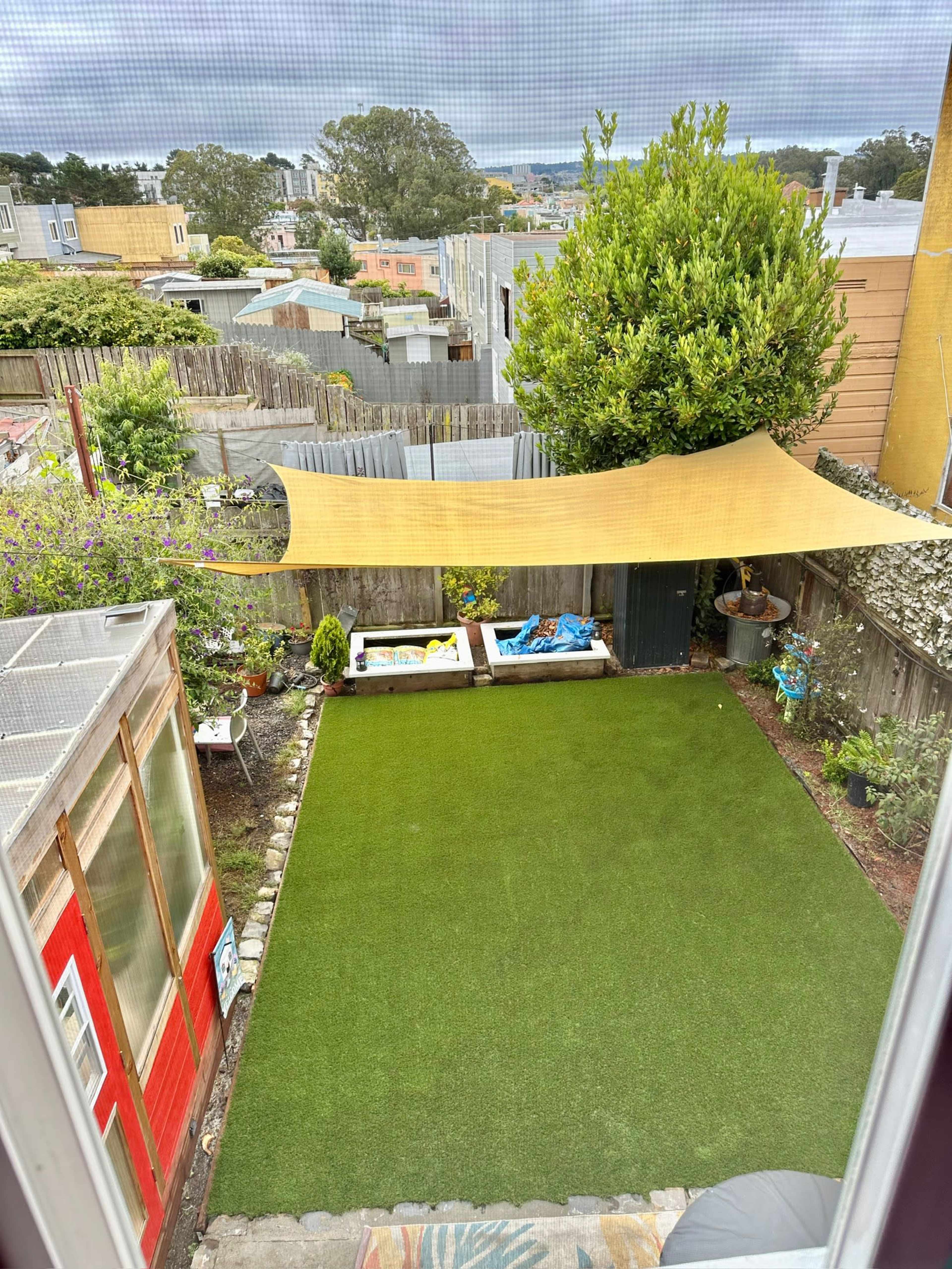 Cozy garden with lots of amenities Image in Lakeshore, San Francisco, CA