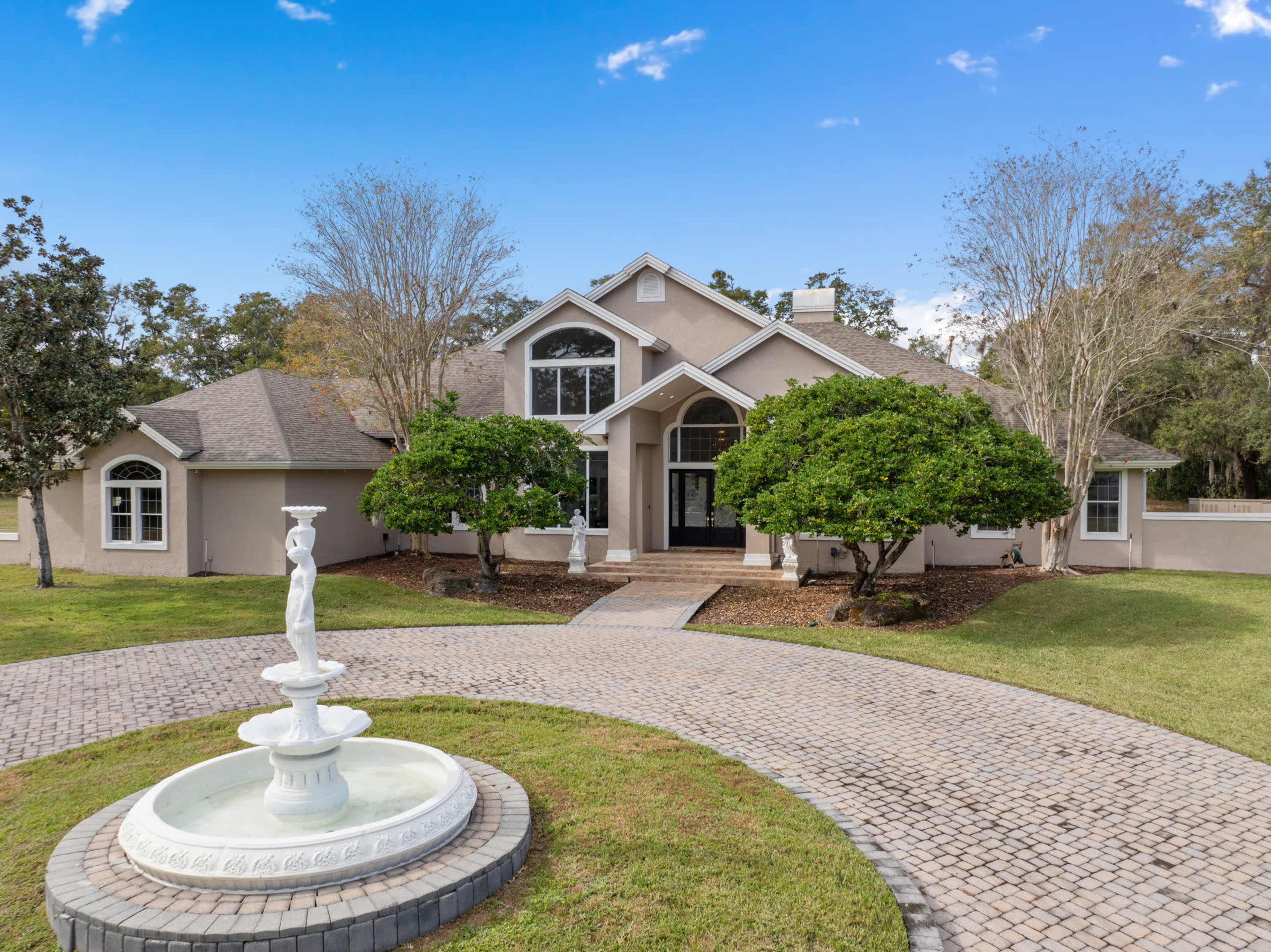 Modern Upscale Retreat: Photogenic Estate with Helipad, 3+ Acres on Little Wekiva River, Wildlife, and Gated Privacy Image in , Altamonte Springs, FL