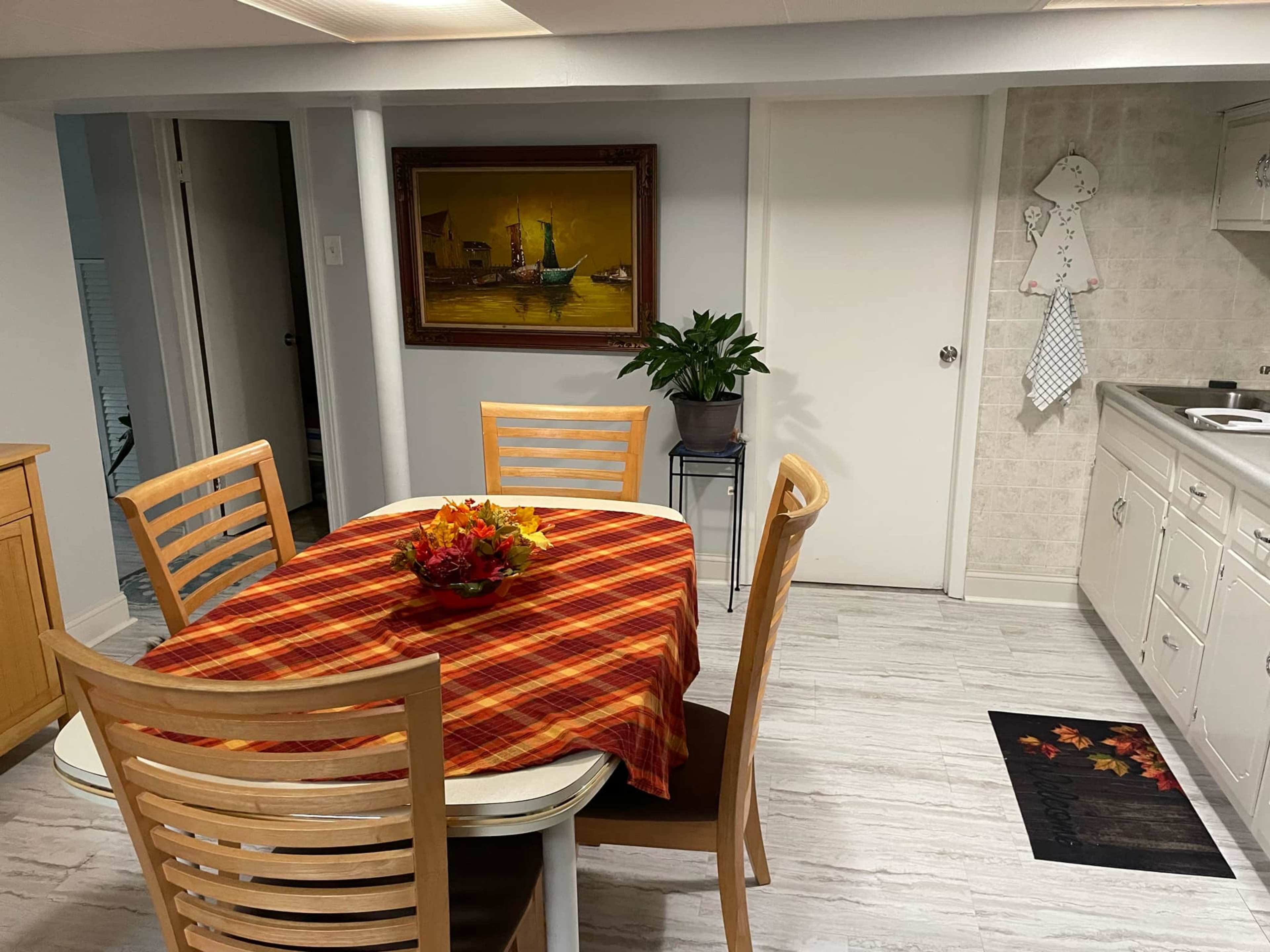 5 minute walk to the Forest preserve. 10 minute drive to Lake Michigan. 10 minute drove to Wolf Lake Indiana. Image in South Side, Chicago, IL