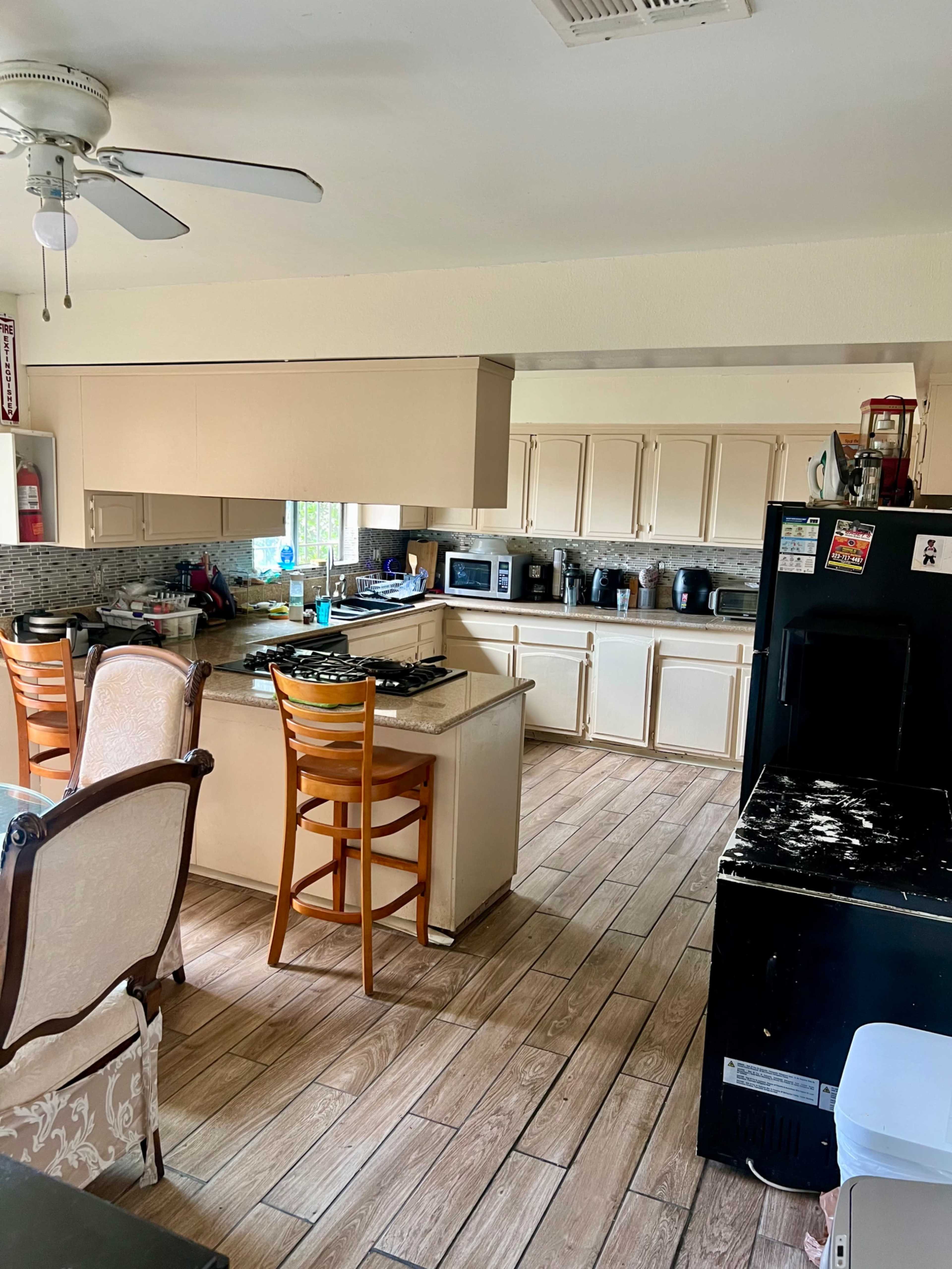 Urban home / bar / backyard / private room Image in Hyde Park, Los Angeles, CA