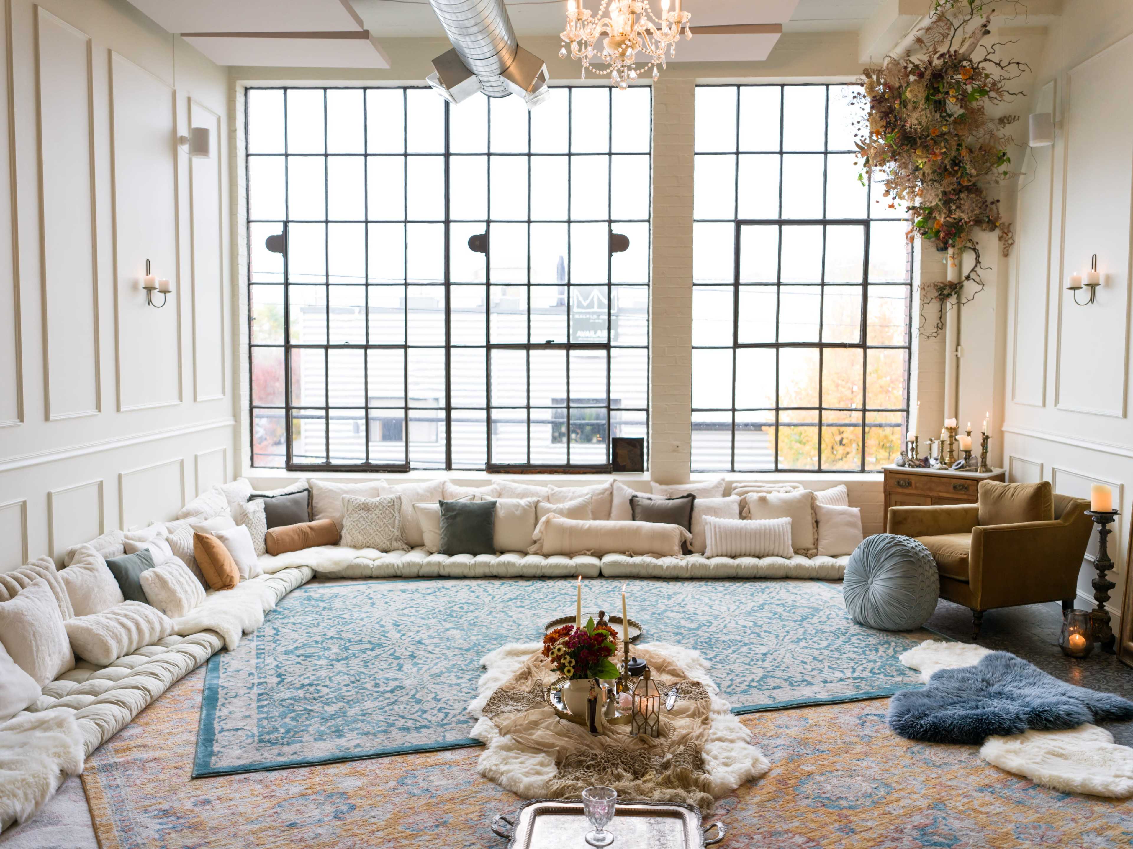 A Gorgeous, Light-Filled Sanctuary with Floor-to-Ceiling Windows & Luxe Lounge Seating — Perfect for Gatherings, Workshops & Retreats Image in Southeast Portland, Portland, OR