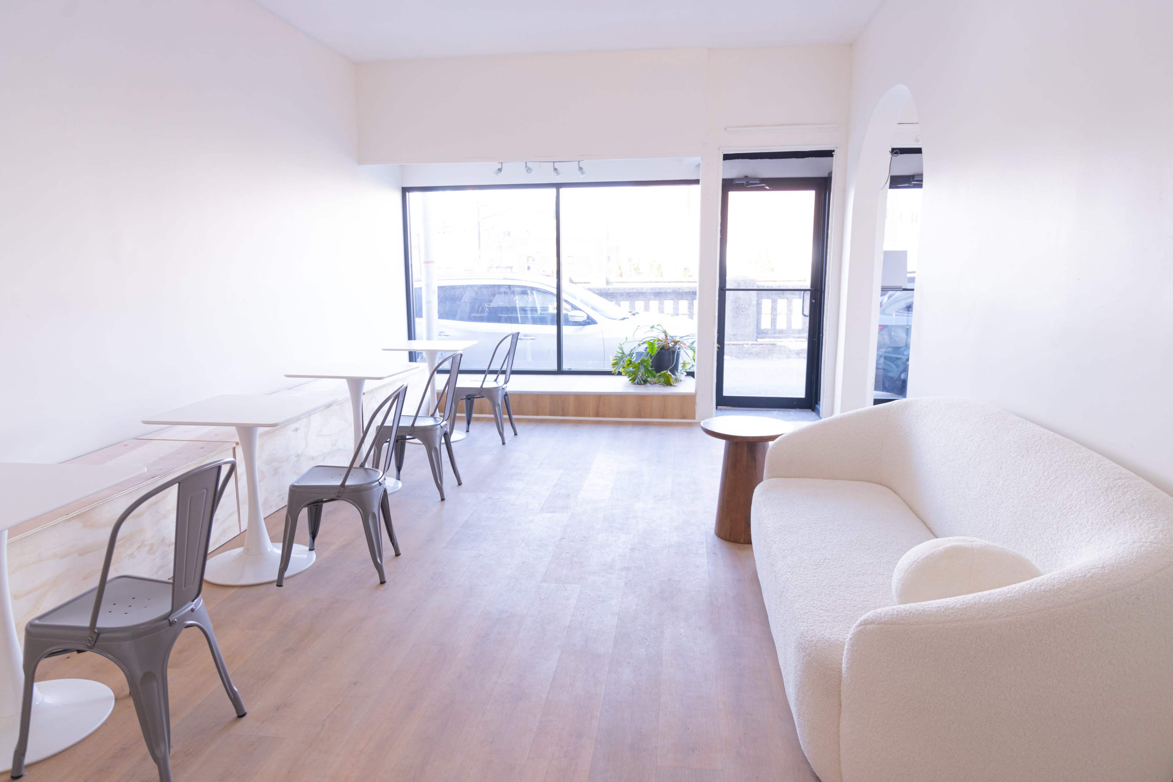 Minimalistic Vibrant Studio Image in Watsessing, Bloomfield, NJ
