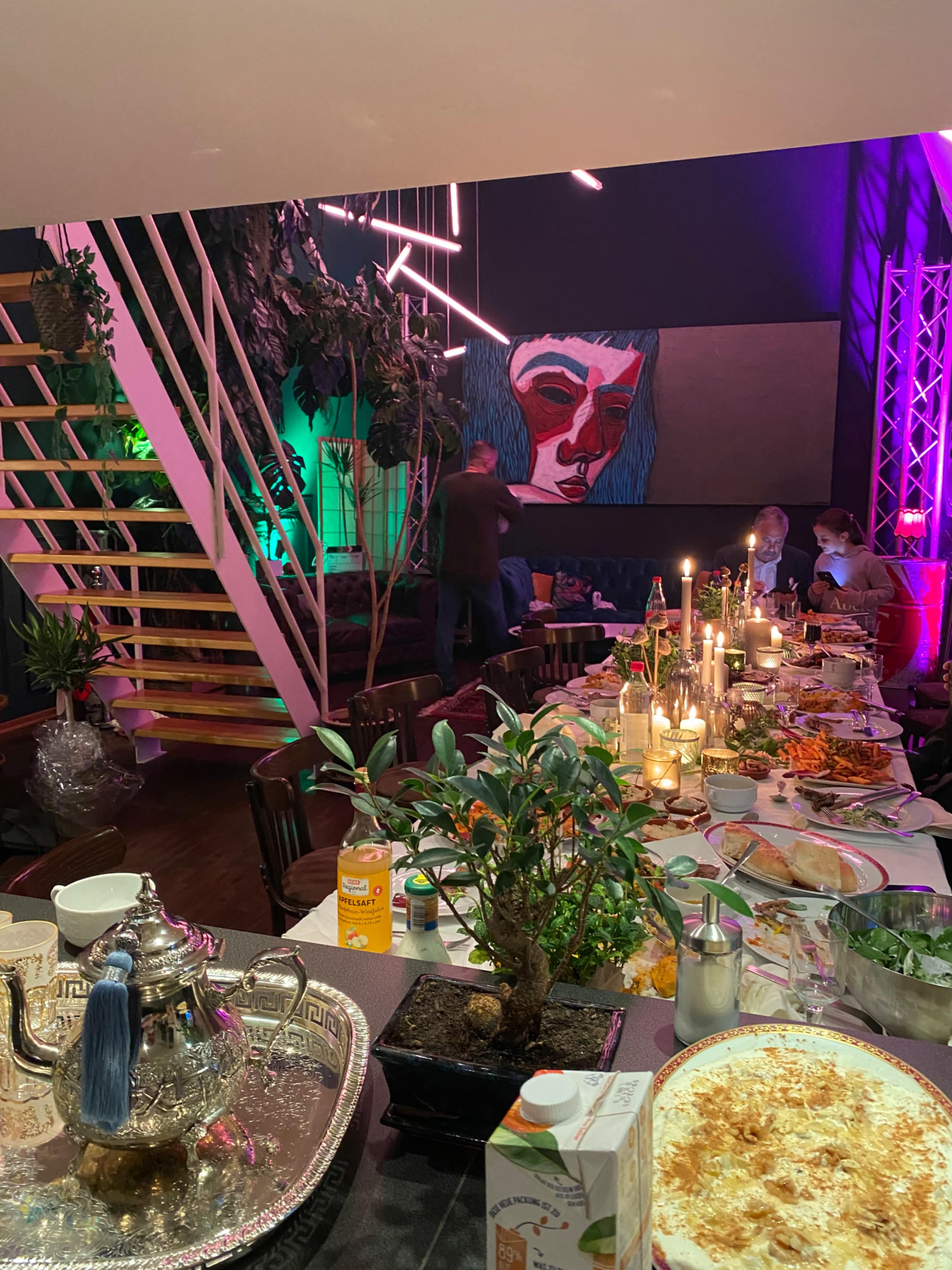 Jungle Loft Cologne – 6m High Ceilings Image in Köln-Neustadt-Nord, Köln