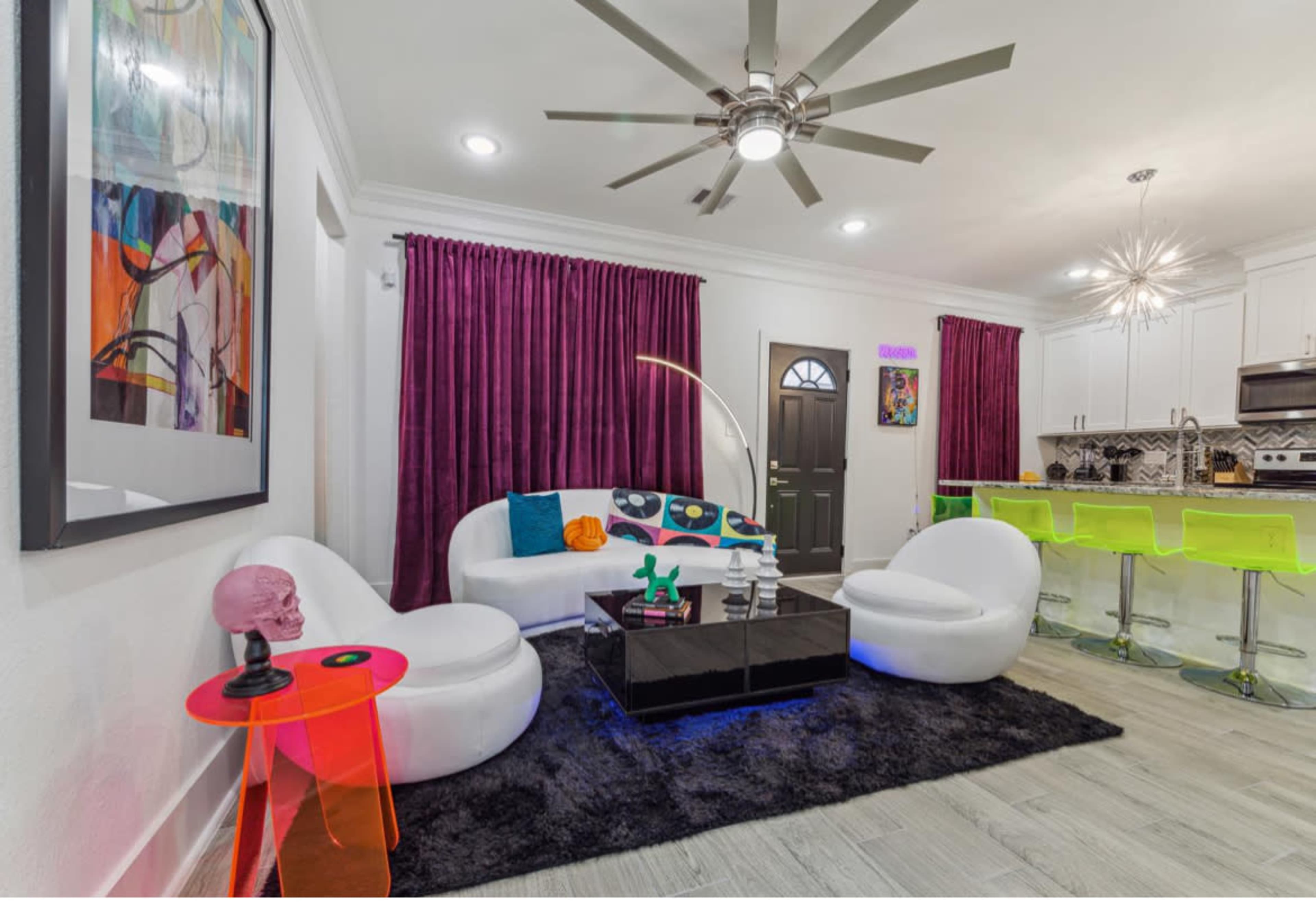 Urban modern townhome with views of the industrial train yard and downtown skyline Image in Greater Fifth Ward, Houston, TX