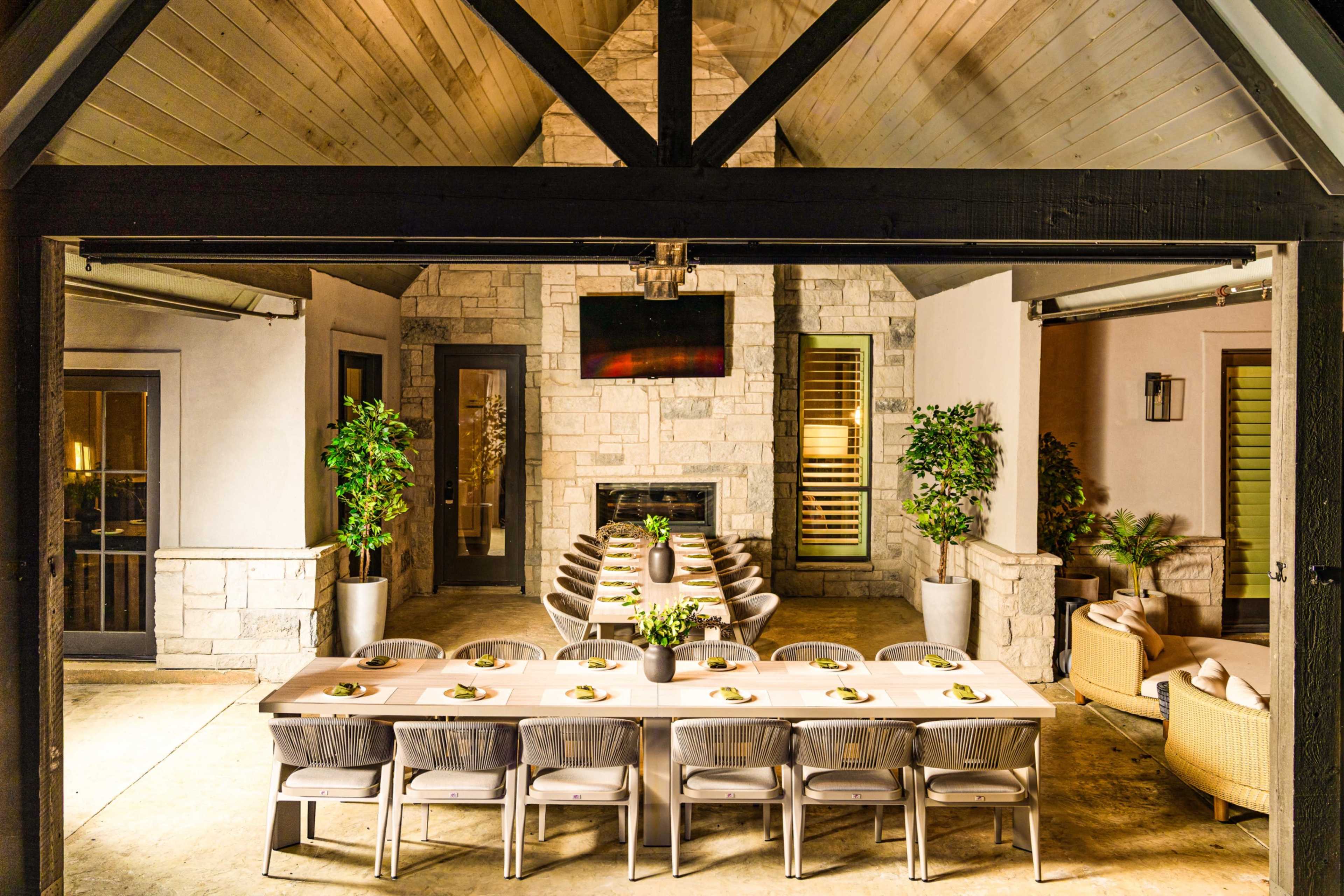 Private Pool w/ Swim-Up Bar, MiniGolf, Pickleball, Game Room, Theatre, Event Deck Image in , Princeton, TX