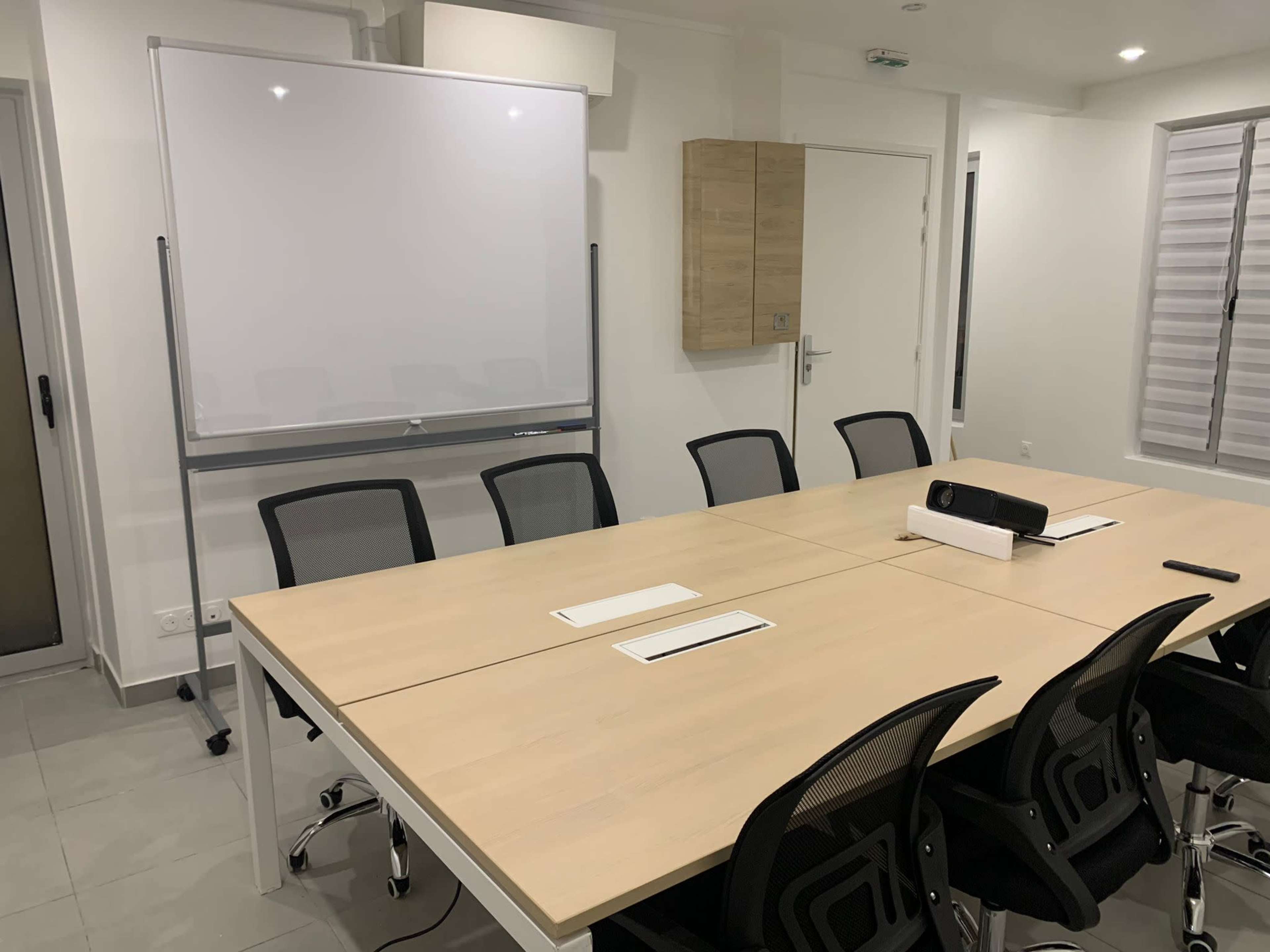 Salle de réunion, bureau avec équipements, salle de formation Image in , FONTENAY SOUS BOIS