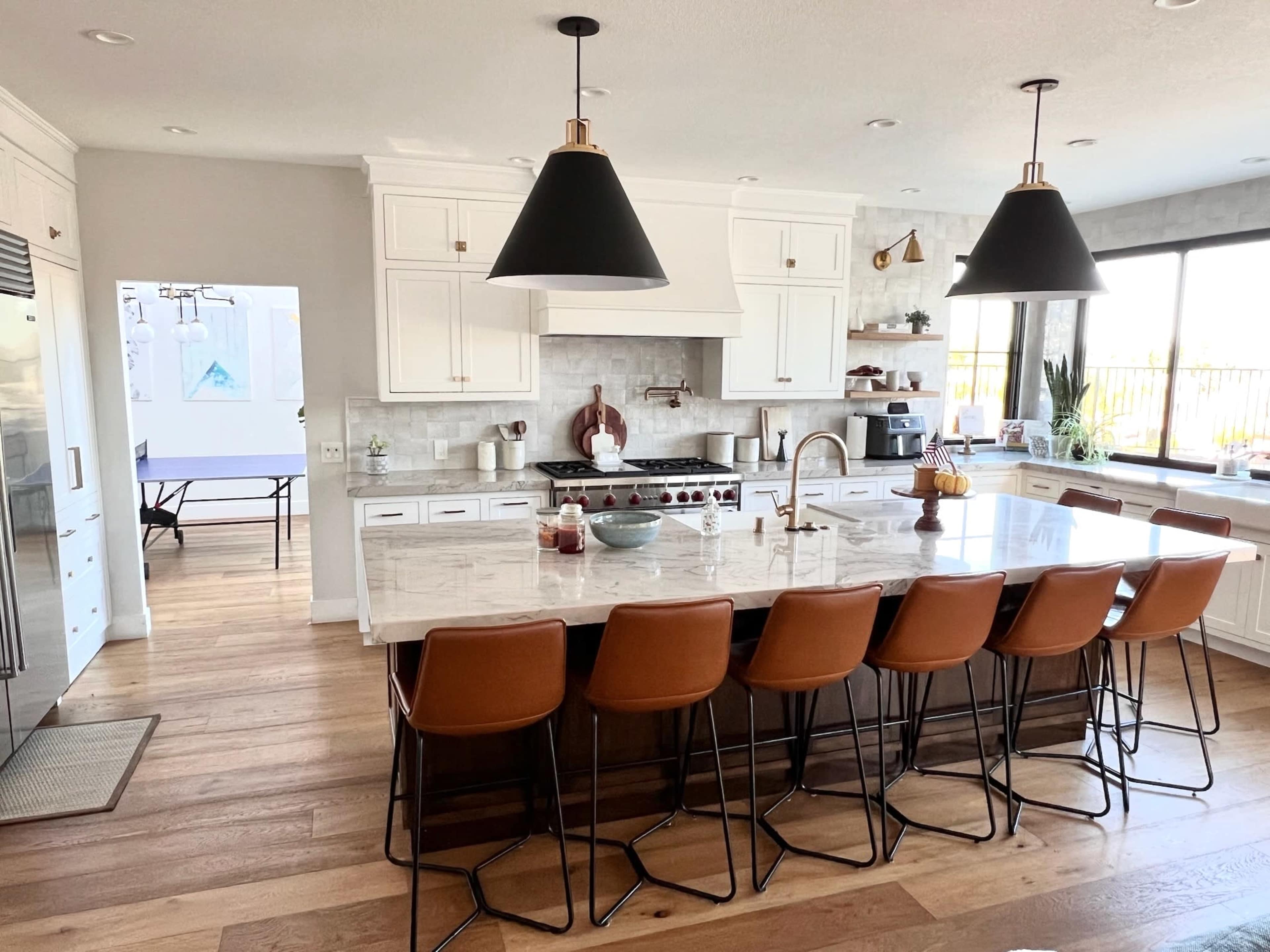 Spacious designer living area, large chef's kitchen, oversized pool, jacuzzi, with privacy and sunset views— perfect for entertaining! Image in Mission Viejo, Mission Viejo, CA