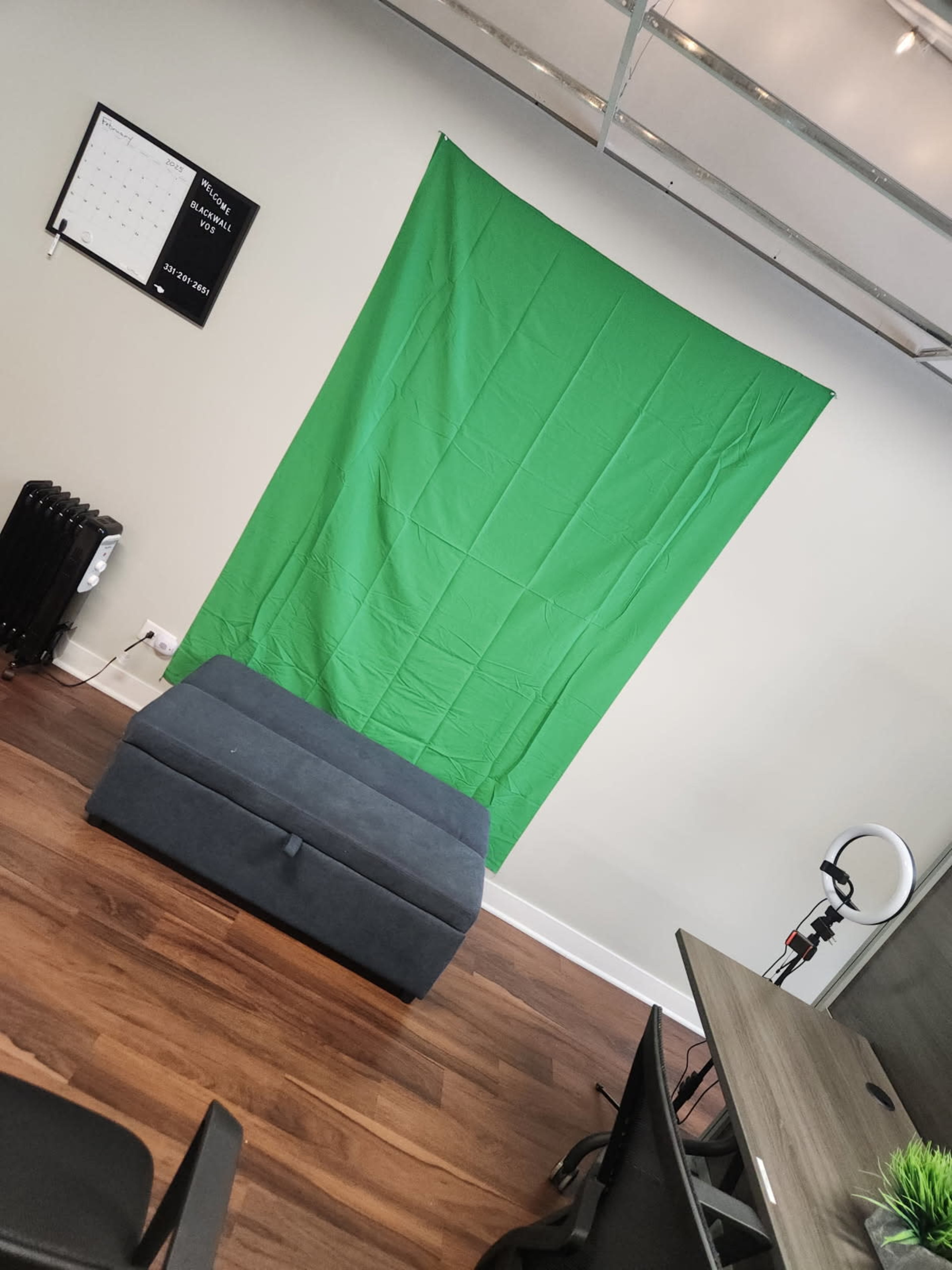 Shared Desk (A)  @ Office Suite Image in Worth Township, Oak Lawn, IL