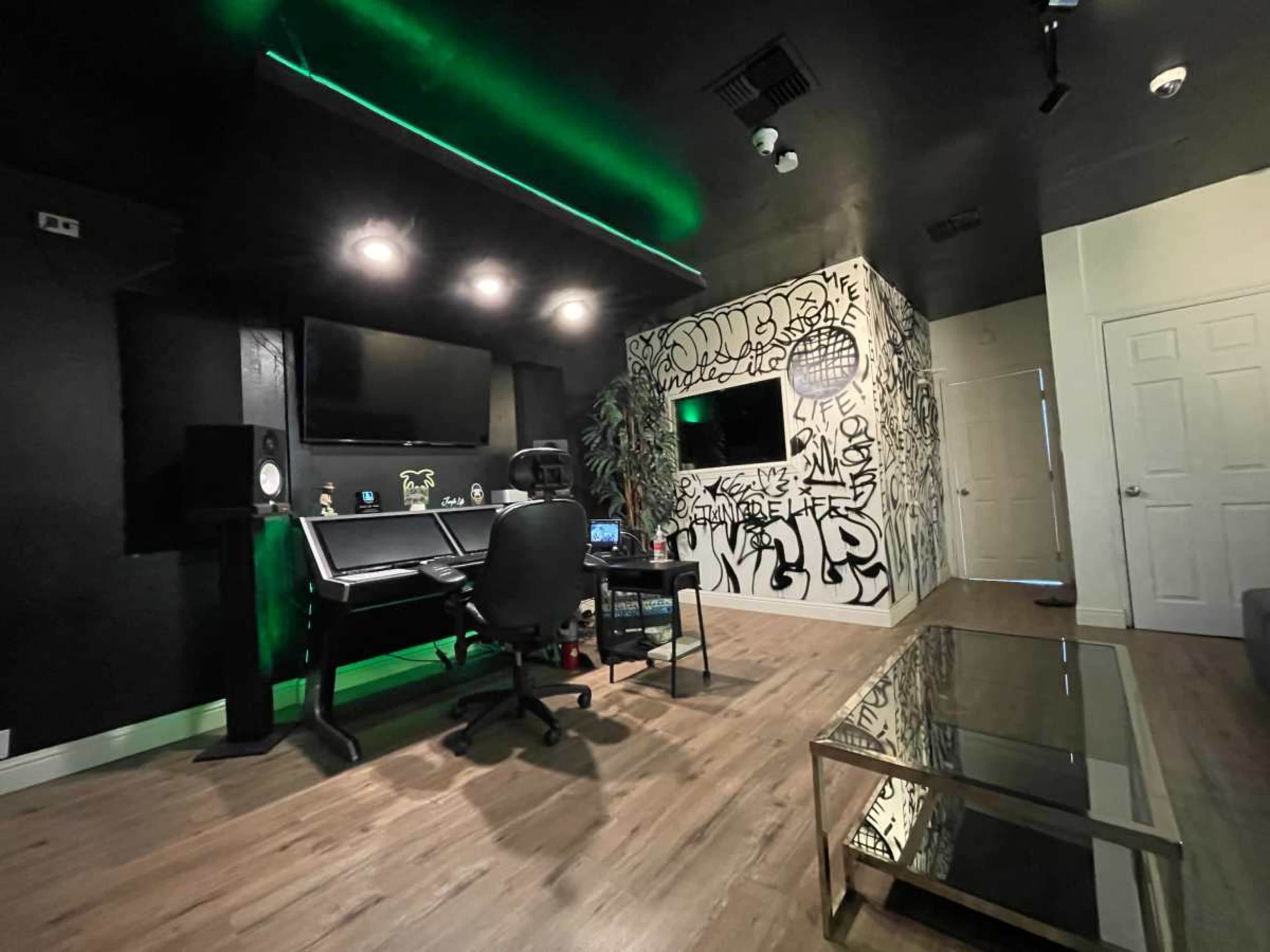 Jungle Life Music Recording Studio and Rehearsal Space Image in Vallejo, Vallejo, CA