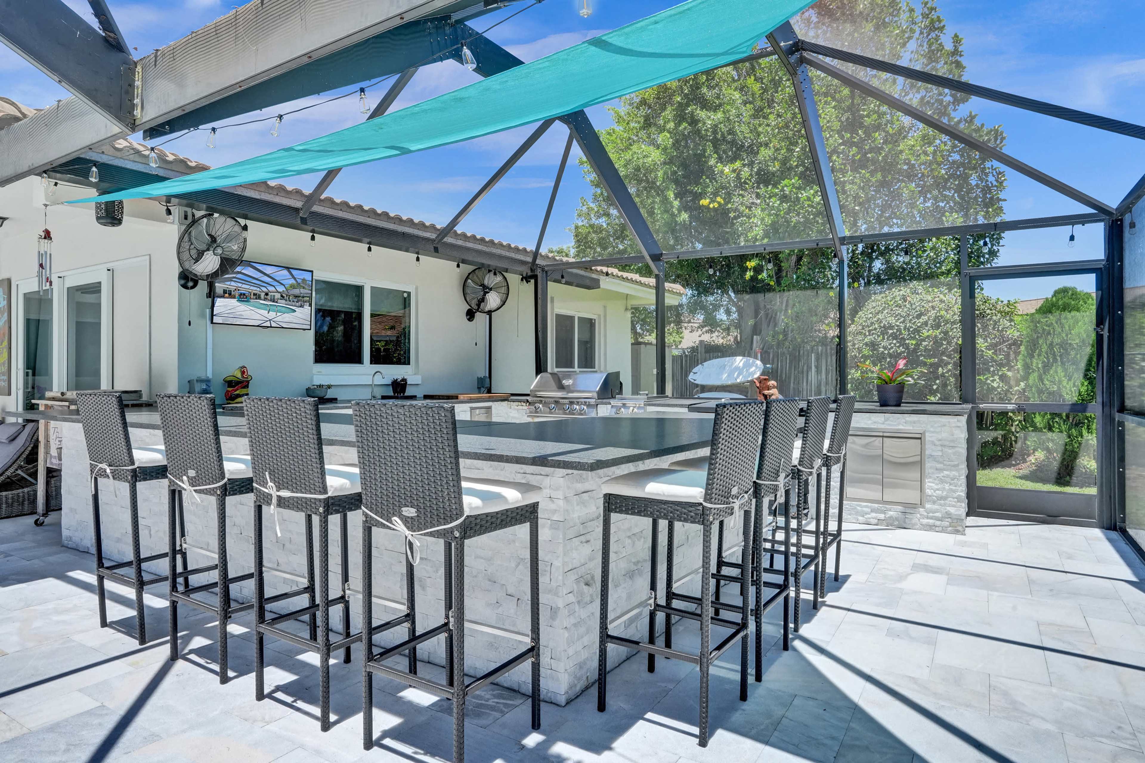 Stunning and peaceful backyard on the lake with a spacious outdoor kitchen Image in Plantation, Plantation, FL
