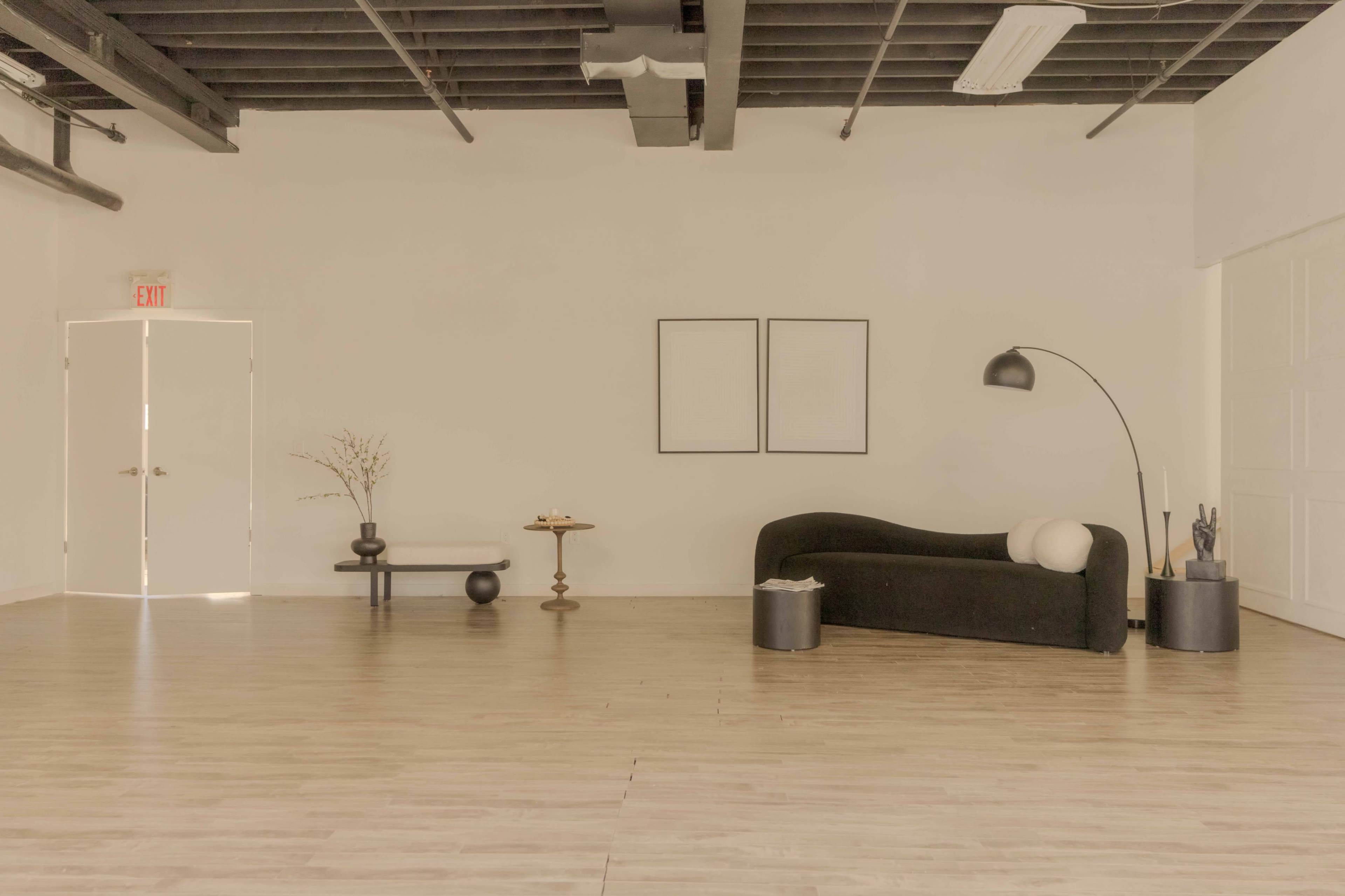 Industiral, loft, photo studio, designed set, cyc wall, lounge, hardwood floor, exposed brick, downtown, podcast, queen west, open spcace Image in Niagara, Toronto, ON