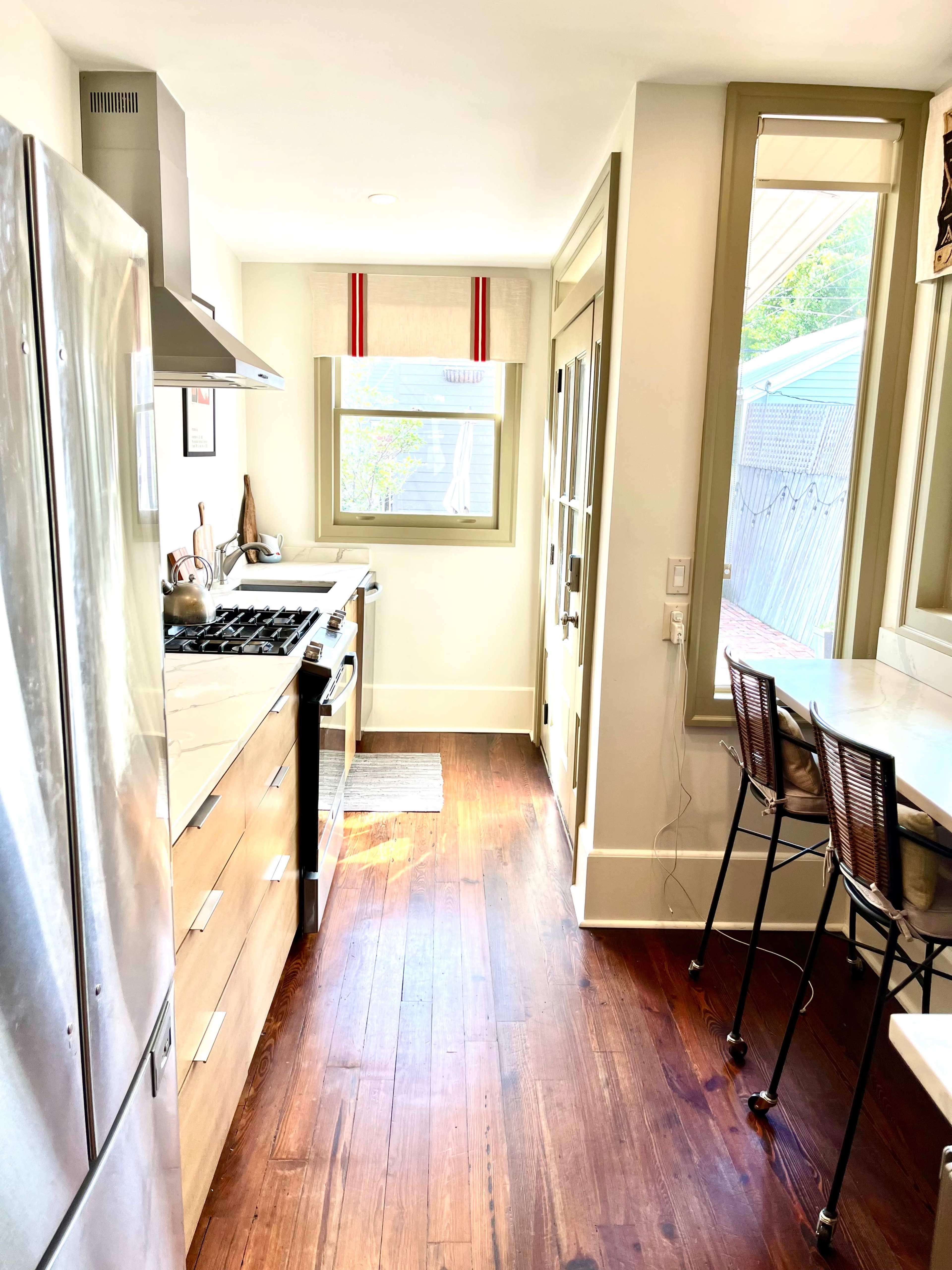 Downtown Salon Loft w Private  Brick Courtyard, Two open Porches and Garage Image in Victorian District - West, Savannah, GA