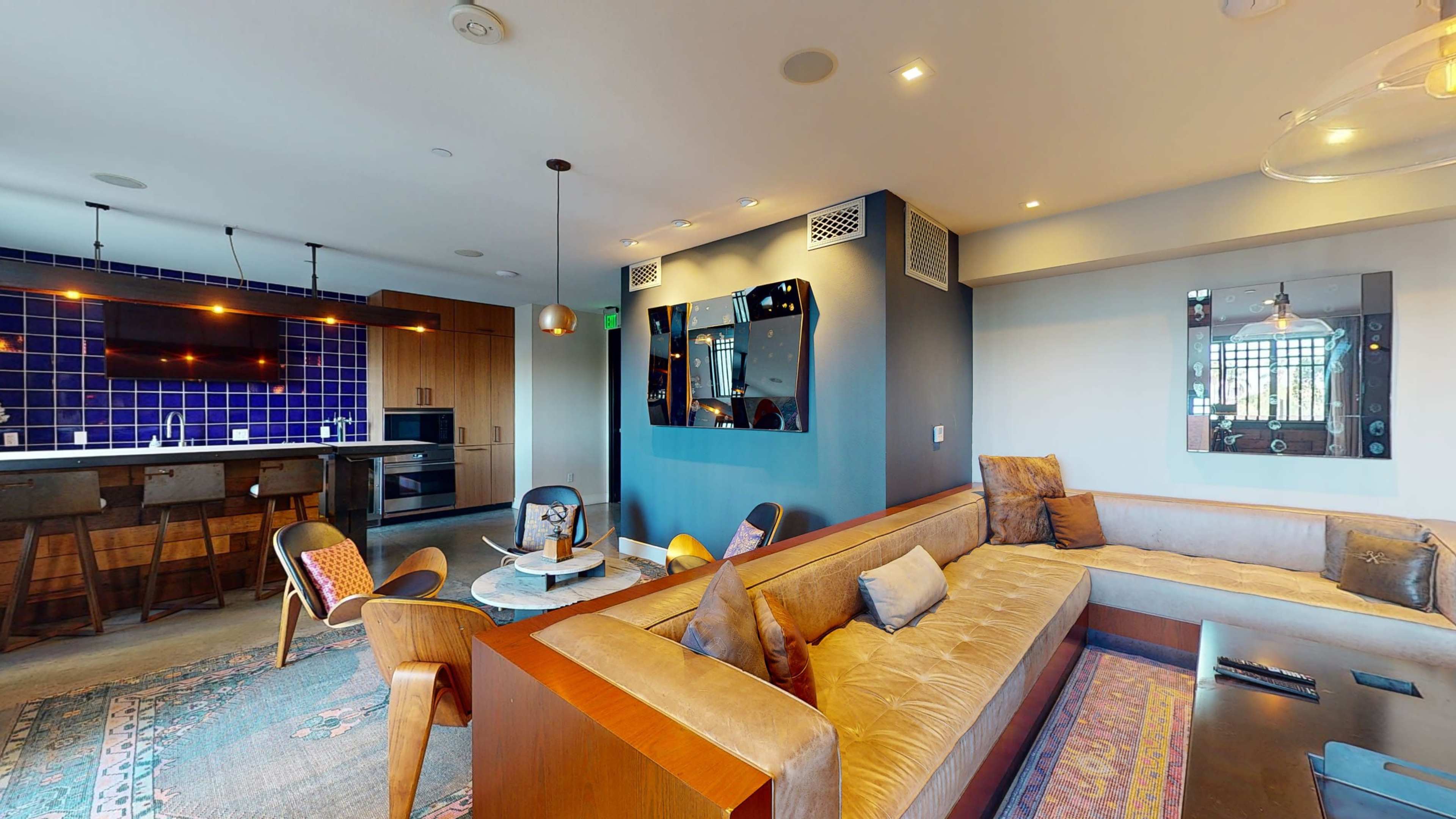 Amazing Lounge with Kitchenette Image in Bankers Hill, San Diego, CA
