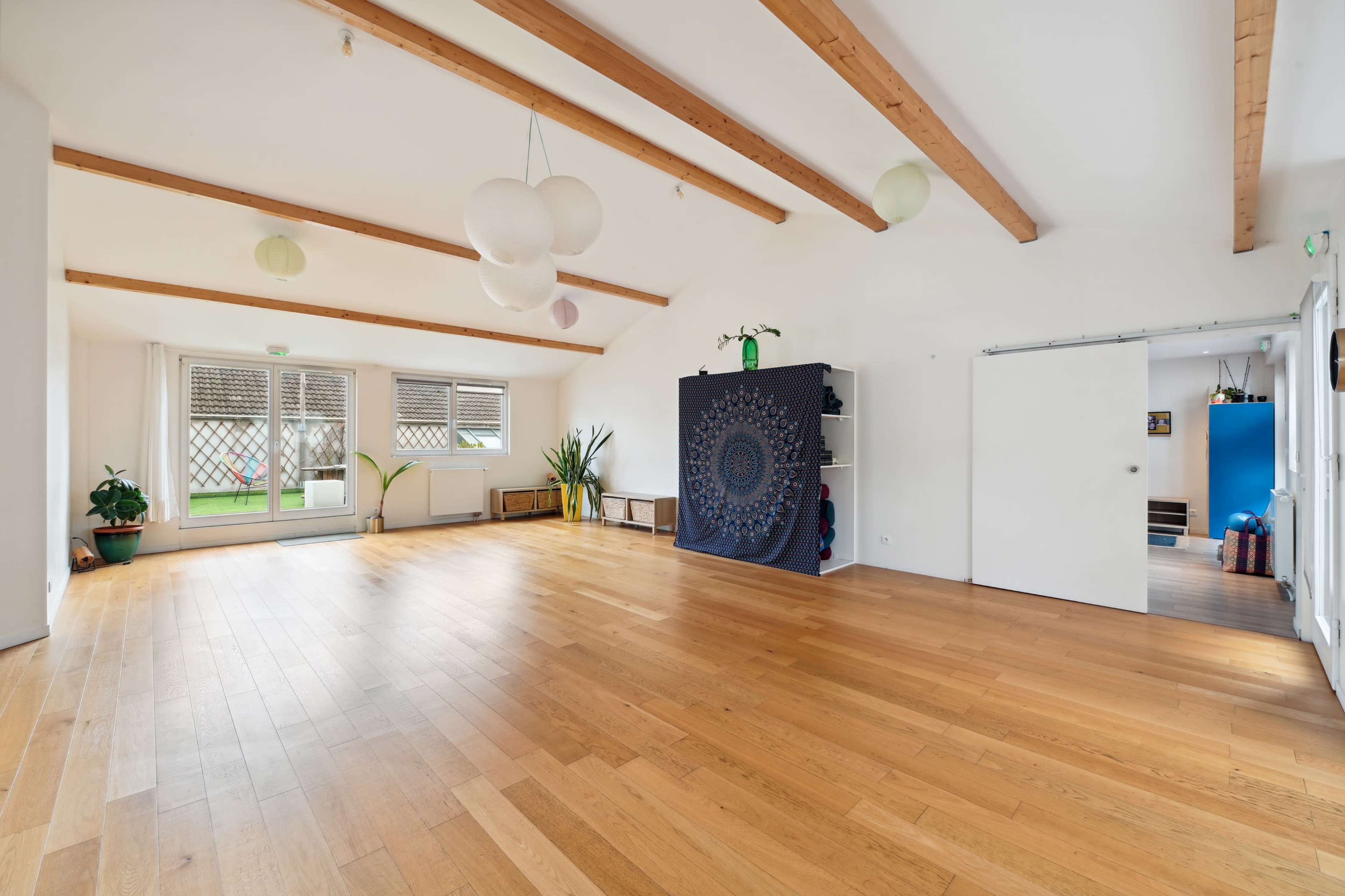 Salle lumineuse de 67 m² : zen et cosy Image dans , Arcueil, 