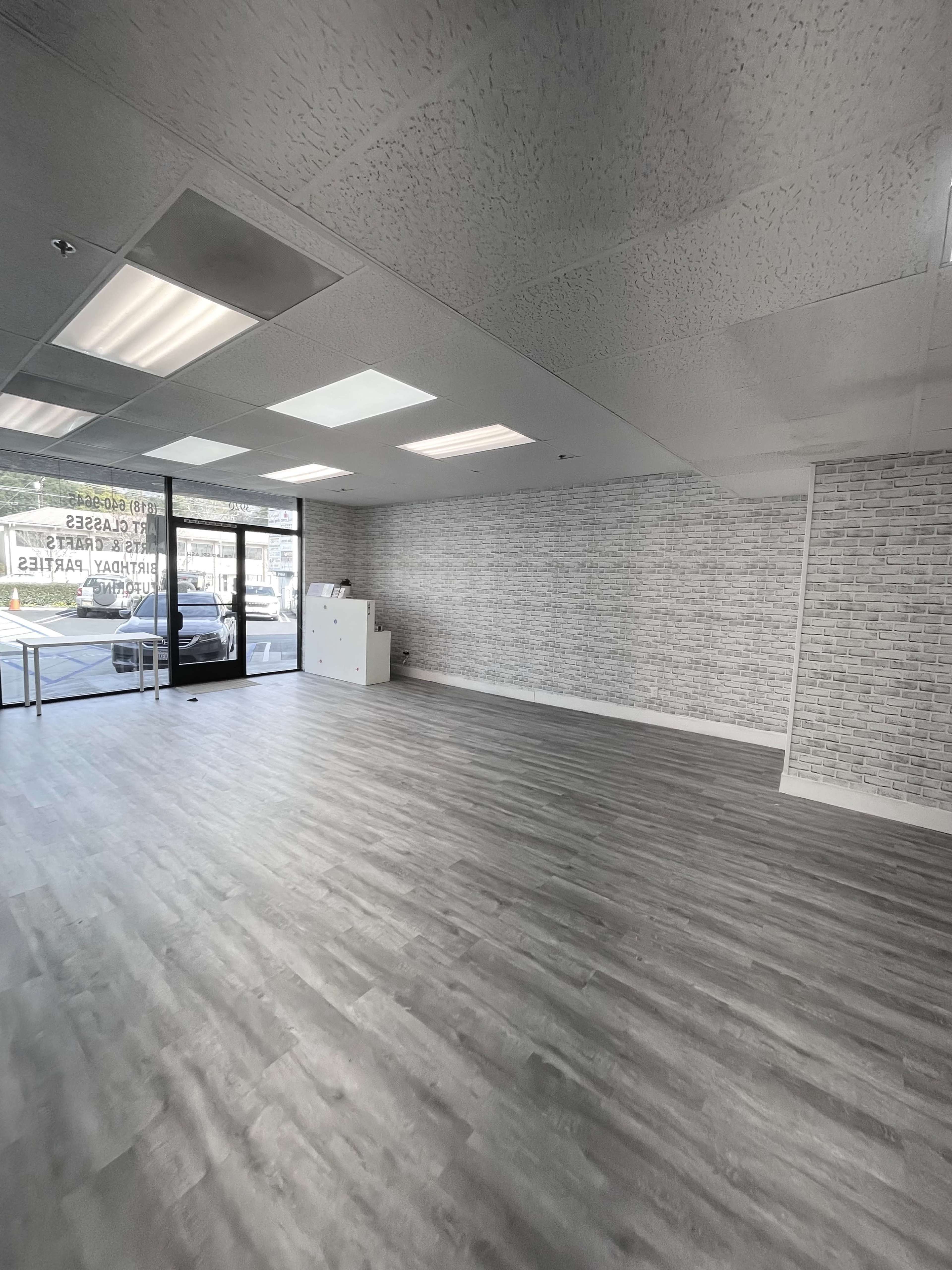 Stunning Studio with Floor-to-Ceiling Glass Windows Image in Crescenta Highlands, GLENDALE, CA