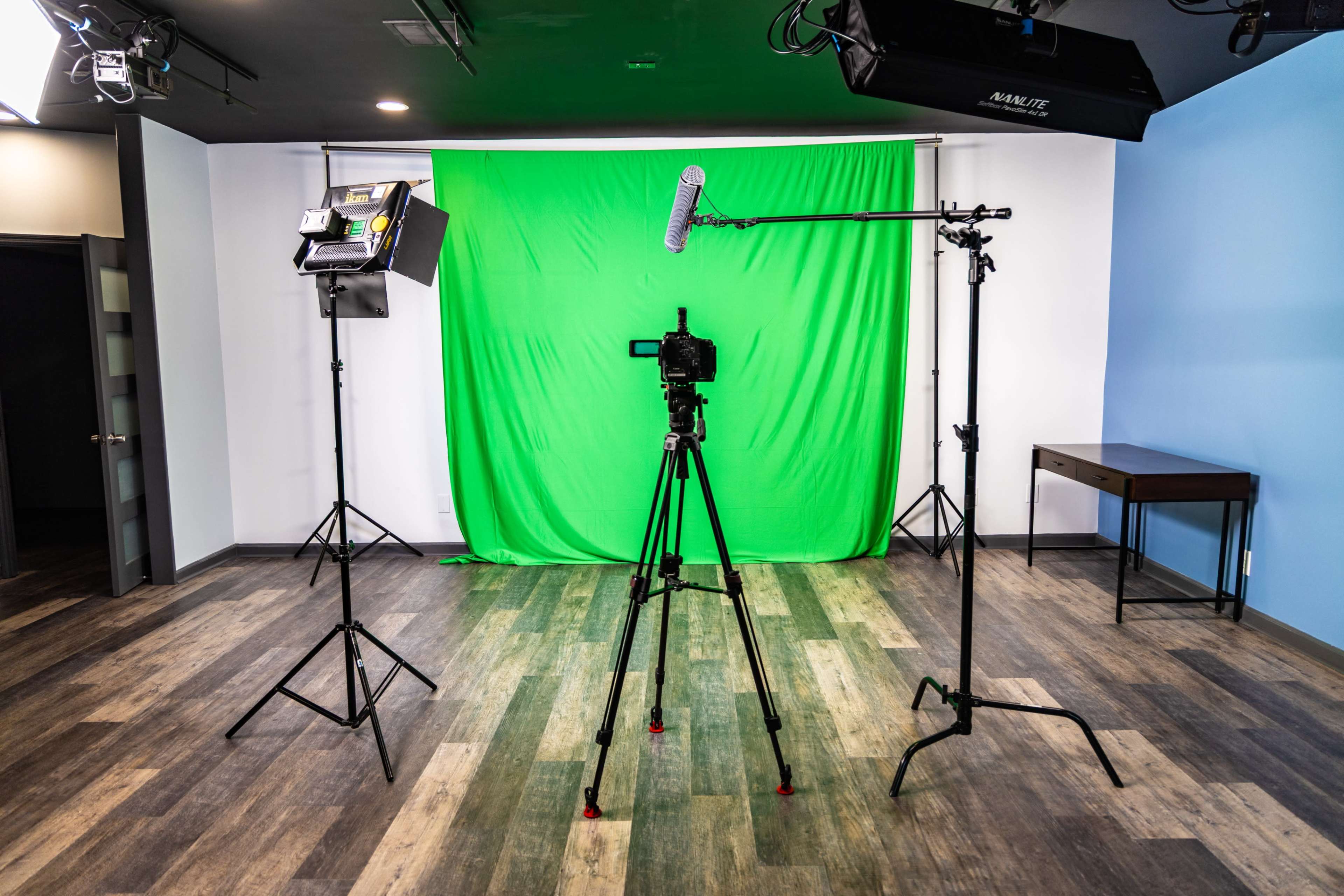 Mid City studio with lots of versatility Image in Huntsville, Huntsville, AL