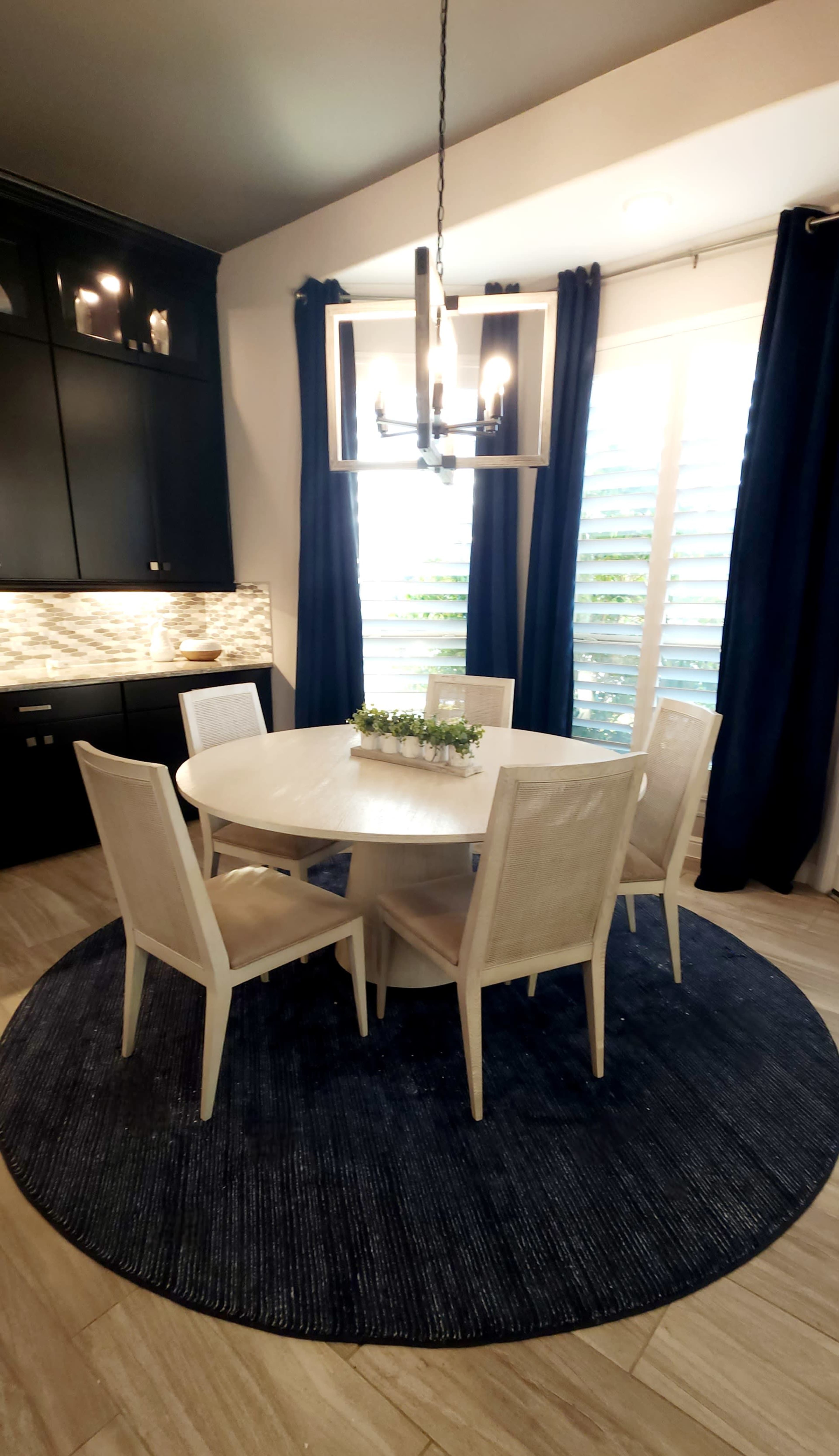 Modern Water View Home for Friendsgiving, Brunch & Holiday Content Shoots — 30 Min Setup Included! Image in Stillwater on Lake Houston, Houston, TX