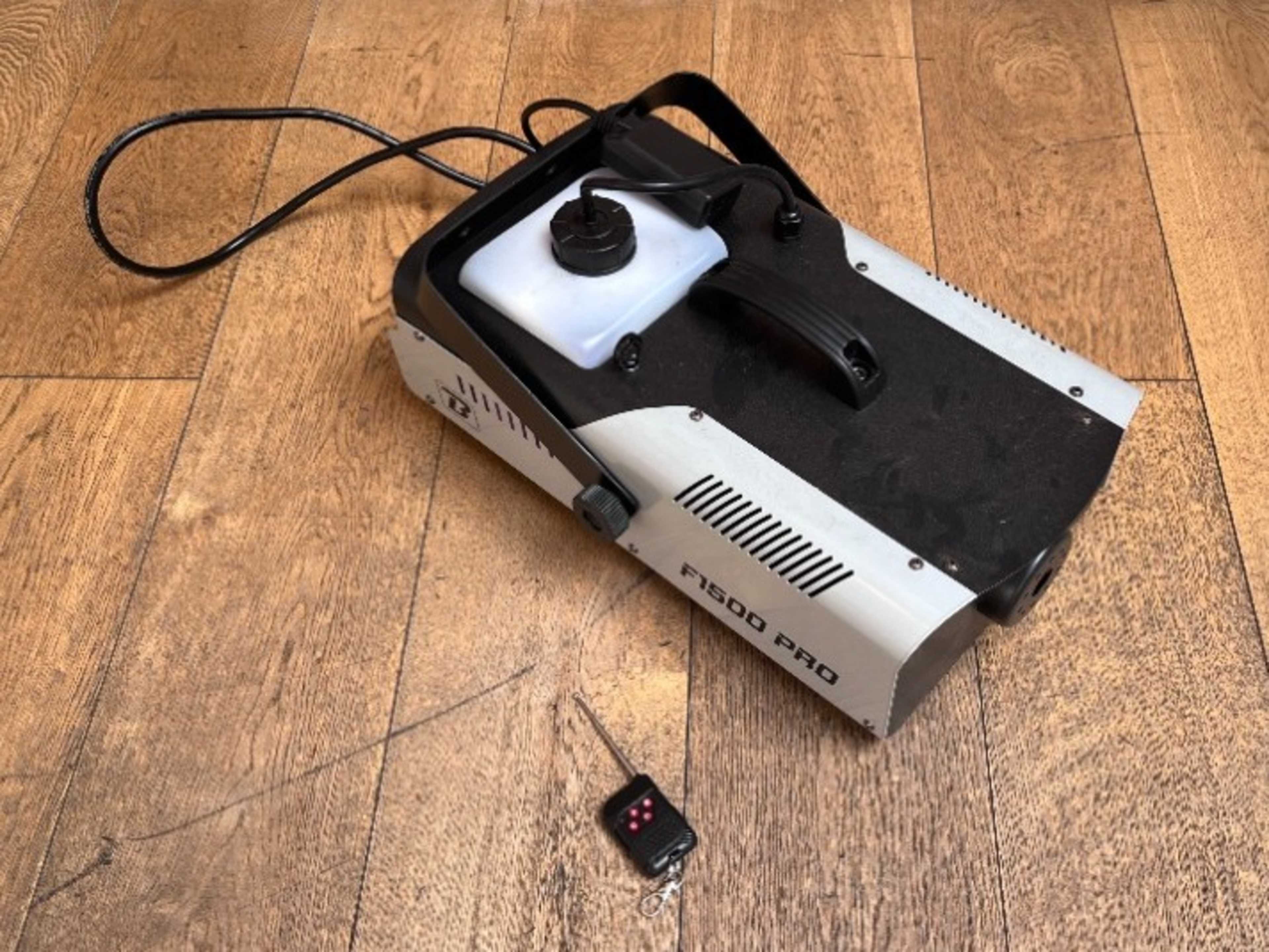 Machine à fumée, 1500W, télécommandes + liquide