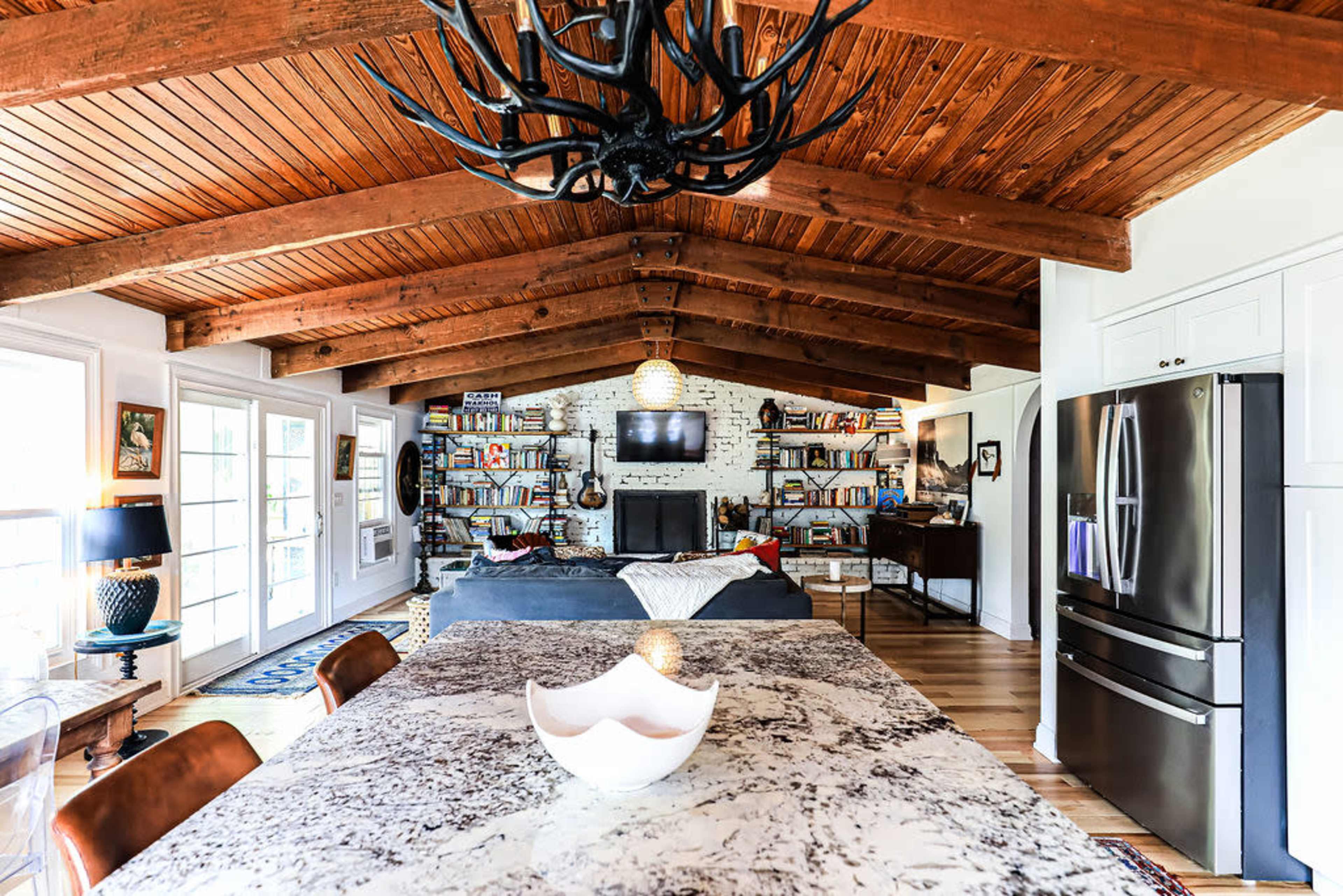Isle of Hope Victorian Home under Ancient Moss Draped Oaks Image in Isle of Hope, Savannah, GA