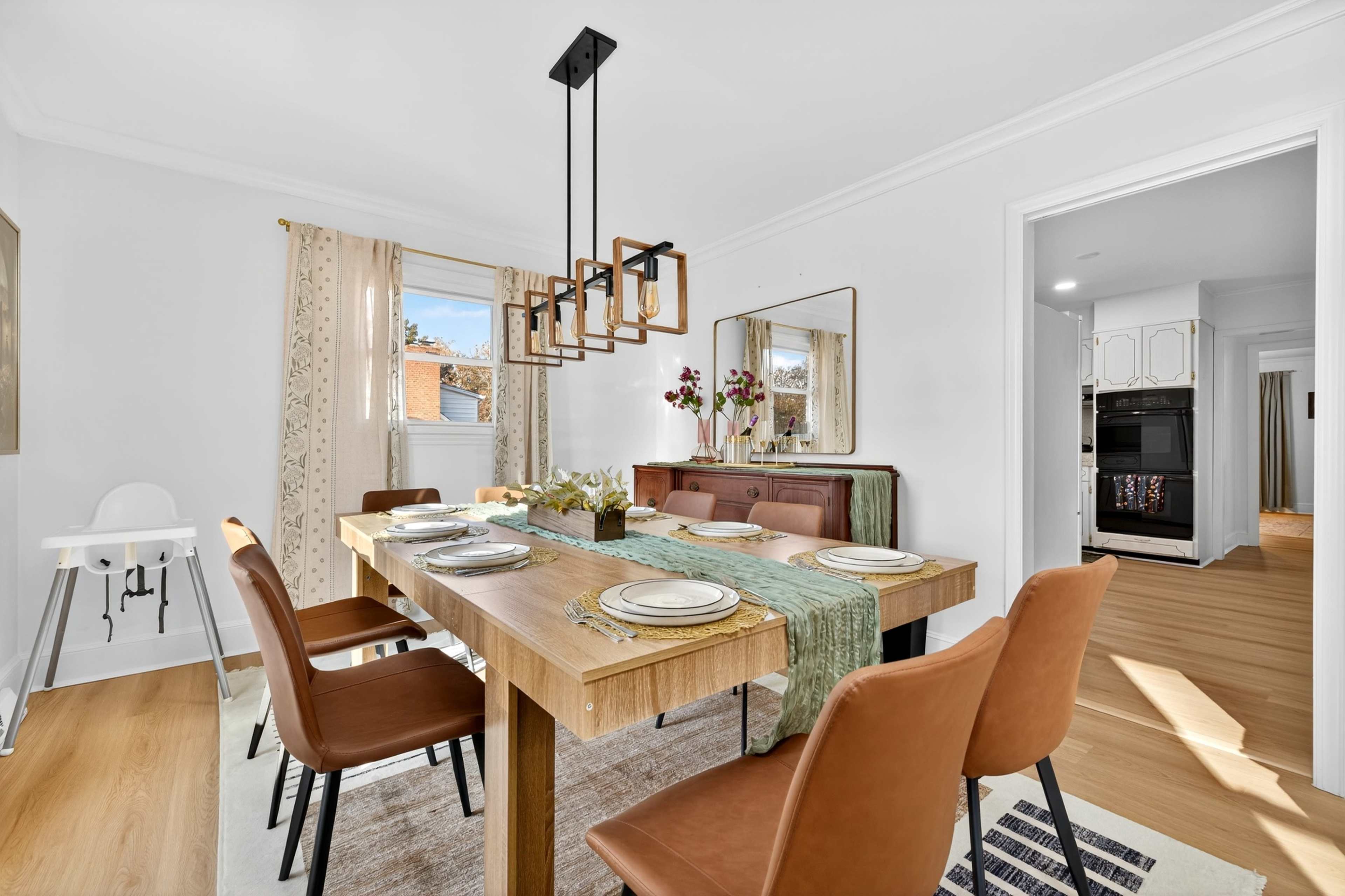 Charming Spacious Home With Pool and Hot Tub Image in Toddville Road, Charlotte, NC