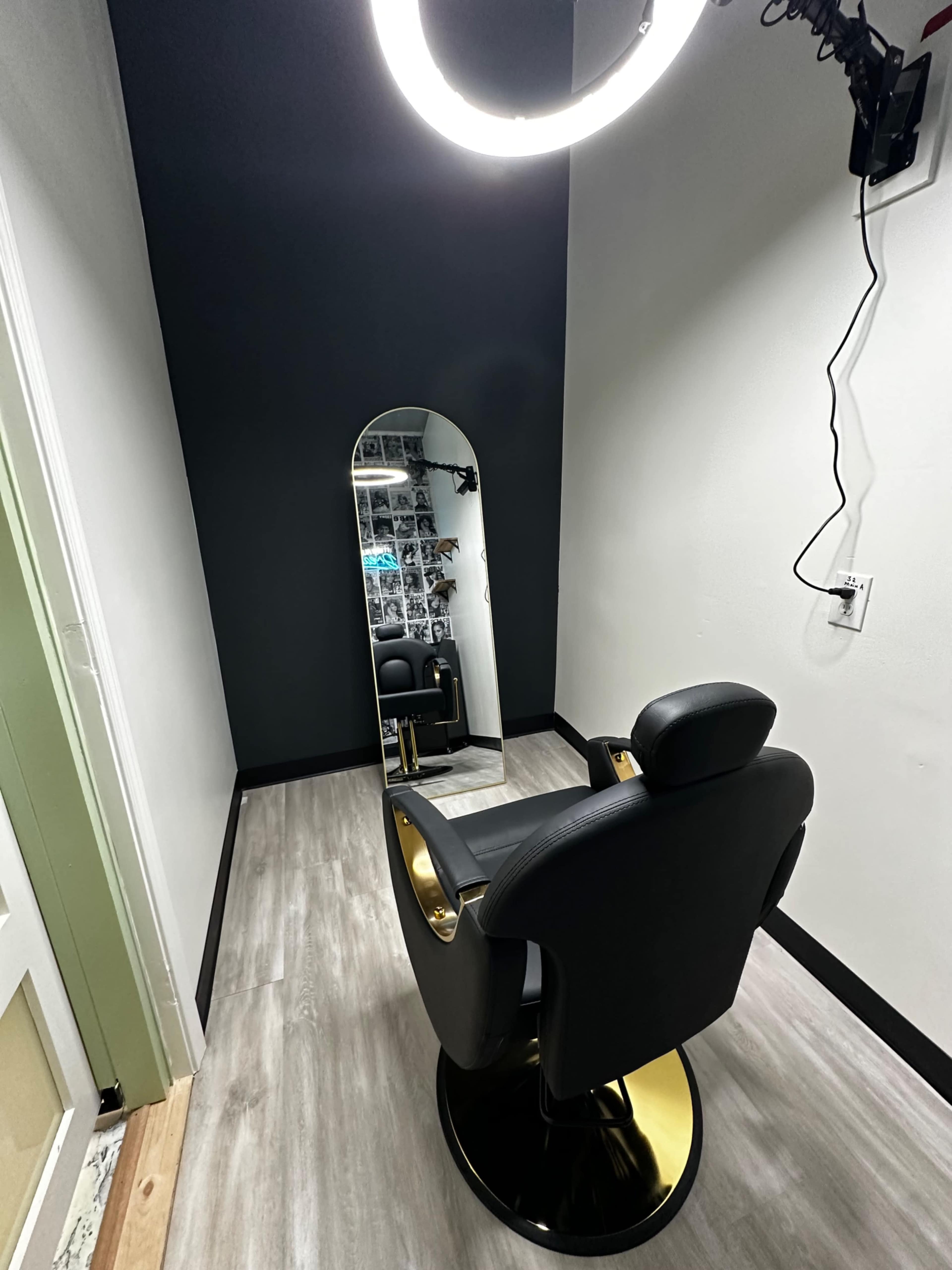 Upscale Salon Suite Near ATL Airport Perfect For Stylist Content & Content Creators Image in Hapeville, Atlanta, GA