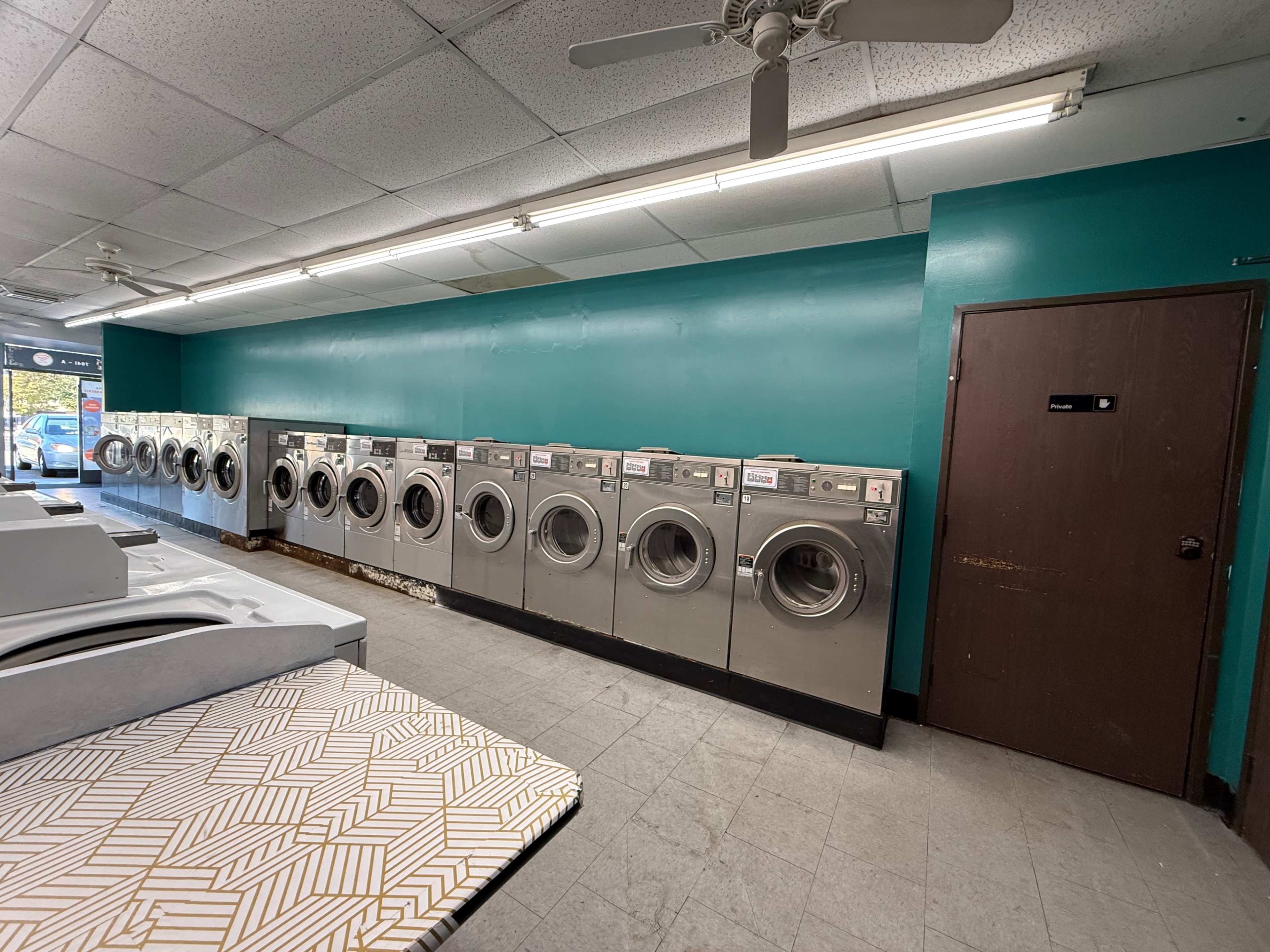 Colorful Laundromat w/ back alley and parking Image in Canoga Park, Canoga Park, CA